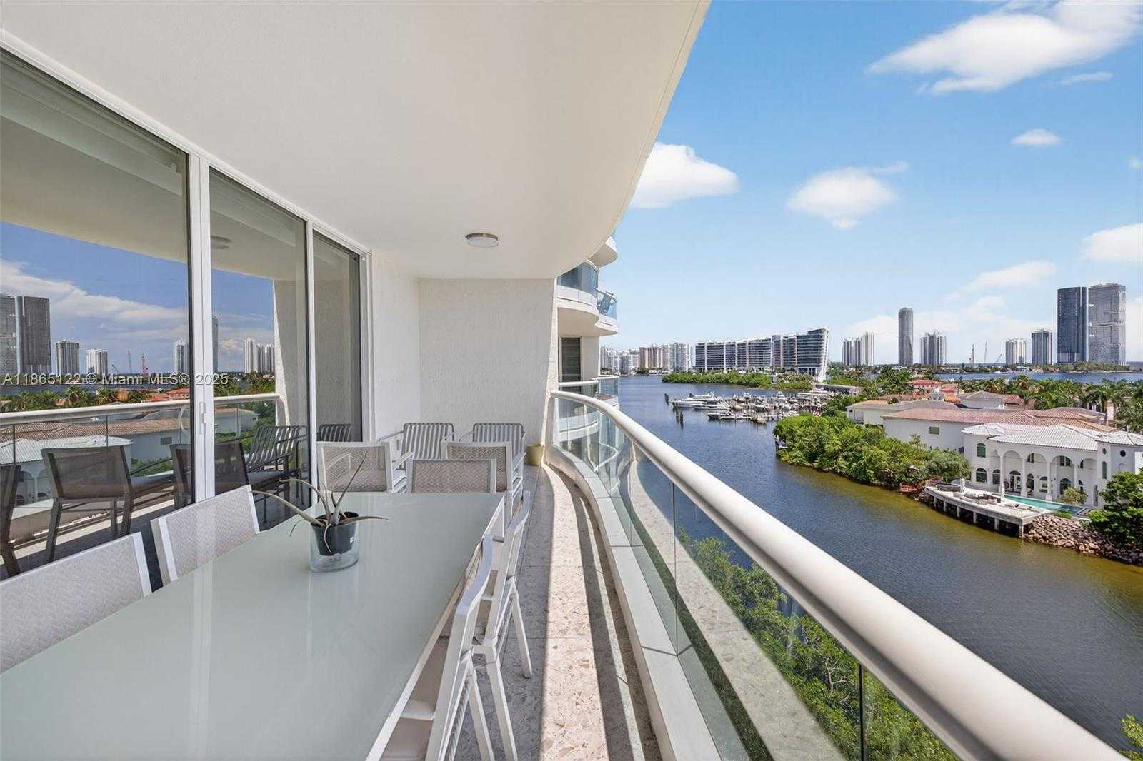 Small Image of 6000 ISLAND BLVD #707, Aventura Number 38