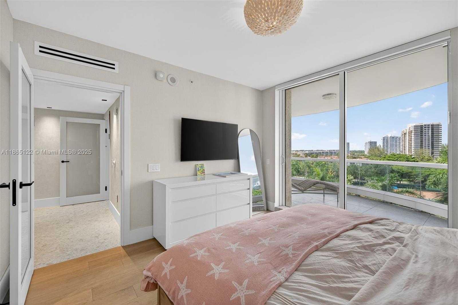 Small Image of 6000 ISLAND BLVD #707, Aventura Number 52