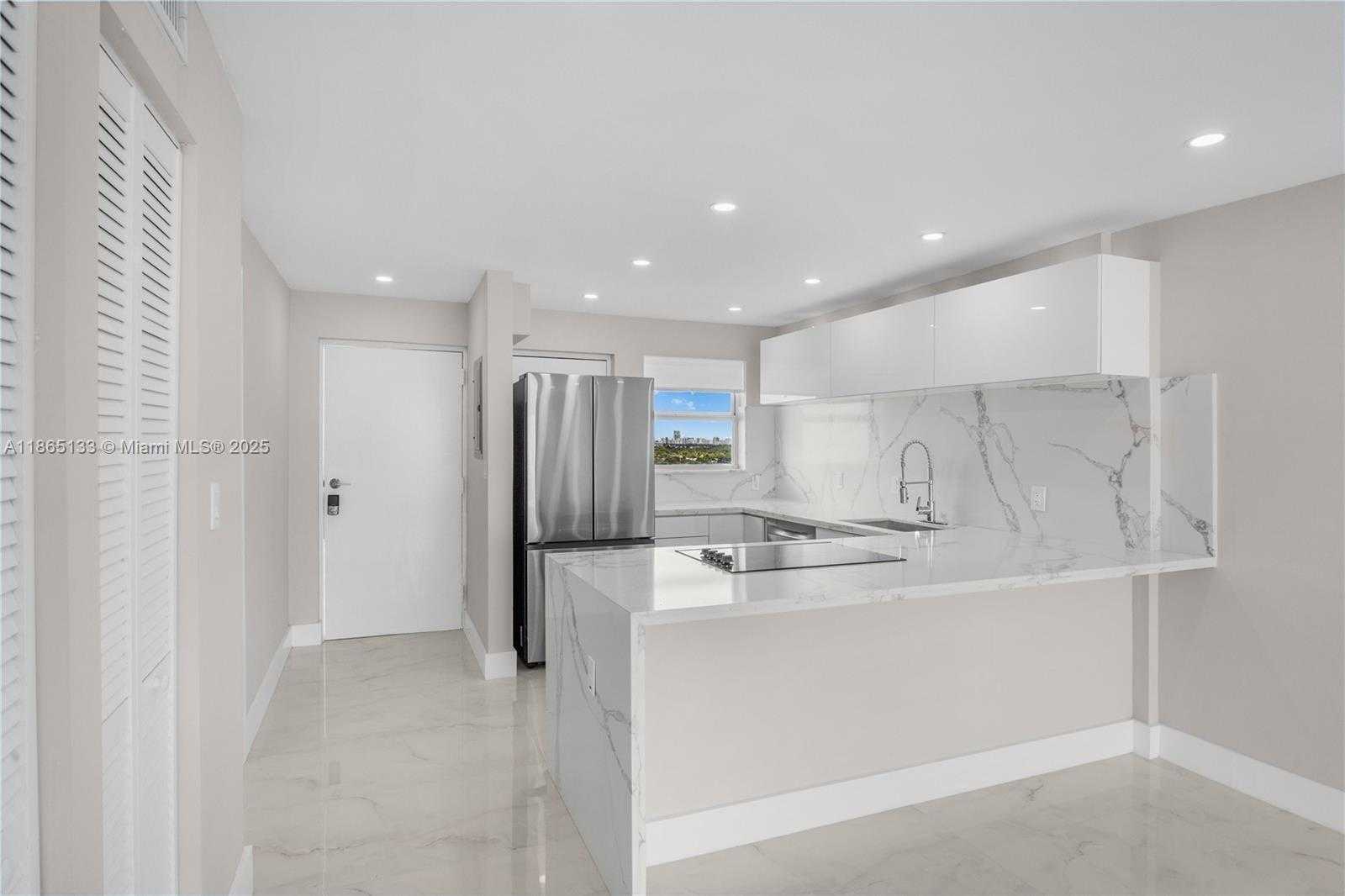 Small Image of 1331 LINCOLN RD #1302, Miami Beach Number 2