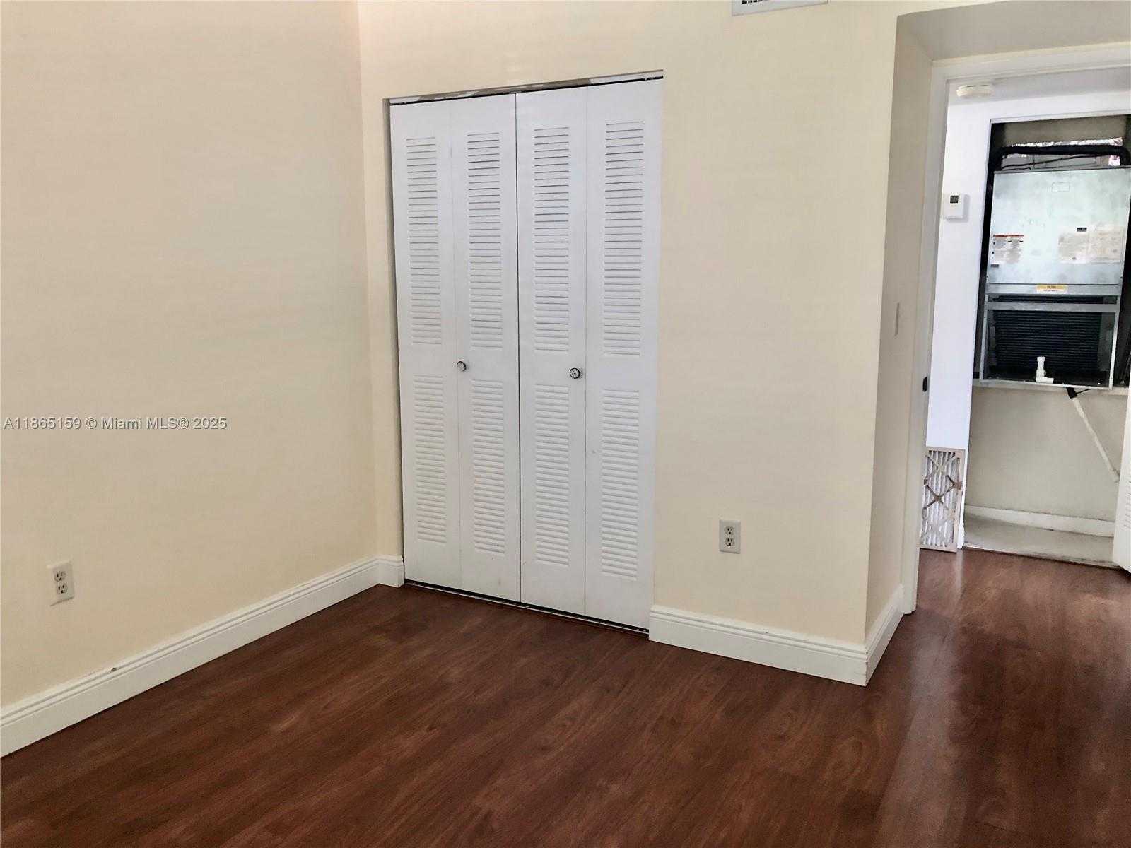 Small Image of 9429 FONTAINEBLEAU BLVD #101-33, Miami Number 12