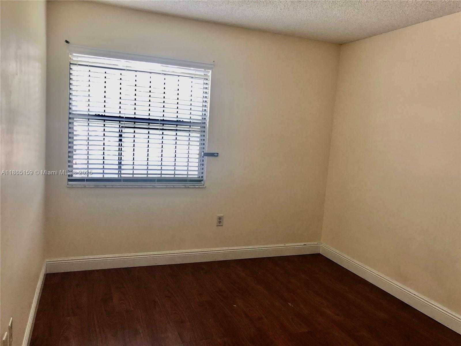 Small Image of 9429 FONTAINEBLEAU BLVD #101-33, Miami Number 13