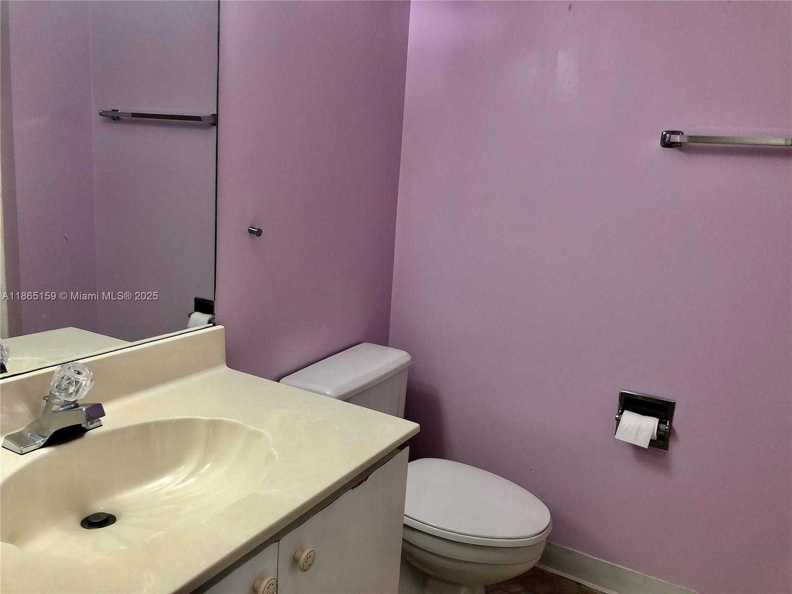 Small Image of 9429 FONTAINEBLEAU BLVD #101-33, Miami Number 14