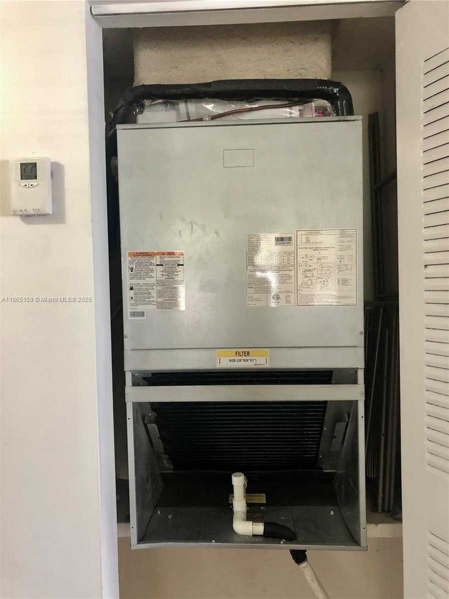 Small Image of 9429 FONTAINEBLEAU BLVD #101-33, Miami Number 15