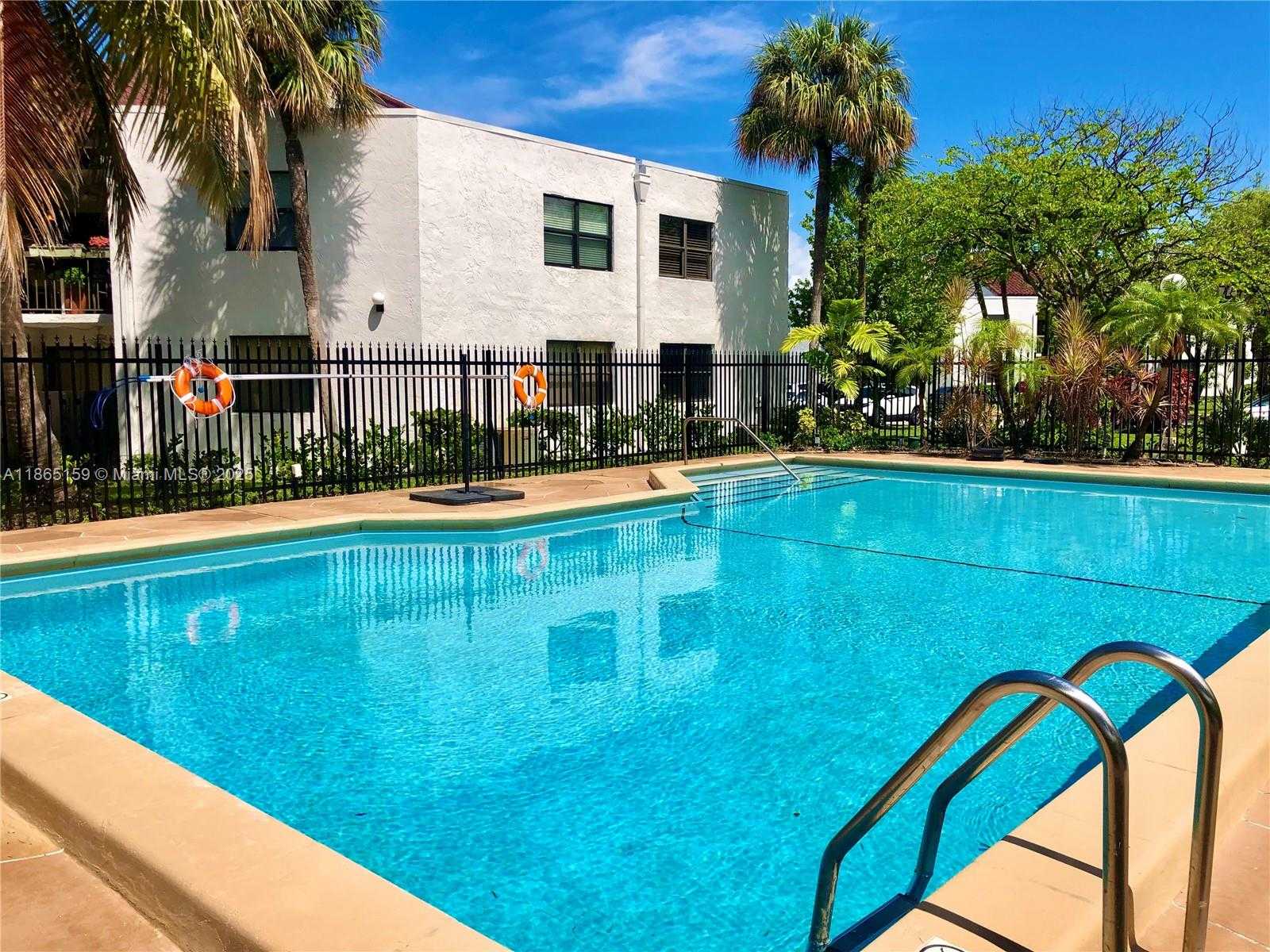 Small Image of 9429 FONTAINEBLEAU BLVD #101-33, Miami Number 20