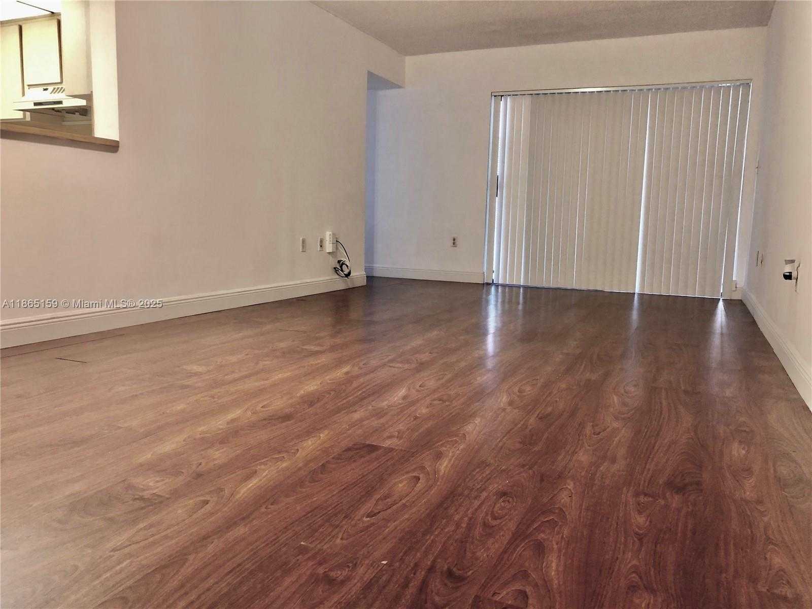 Small Image of 9429 FONTAINEBLEAU BLVD #101-33, Miami Number 5