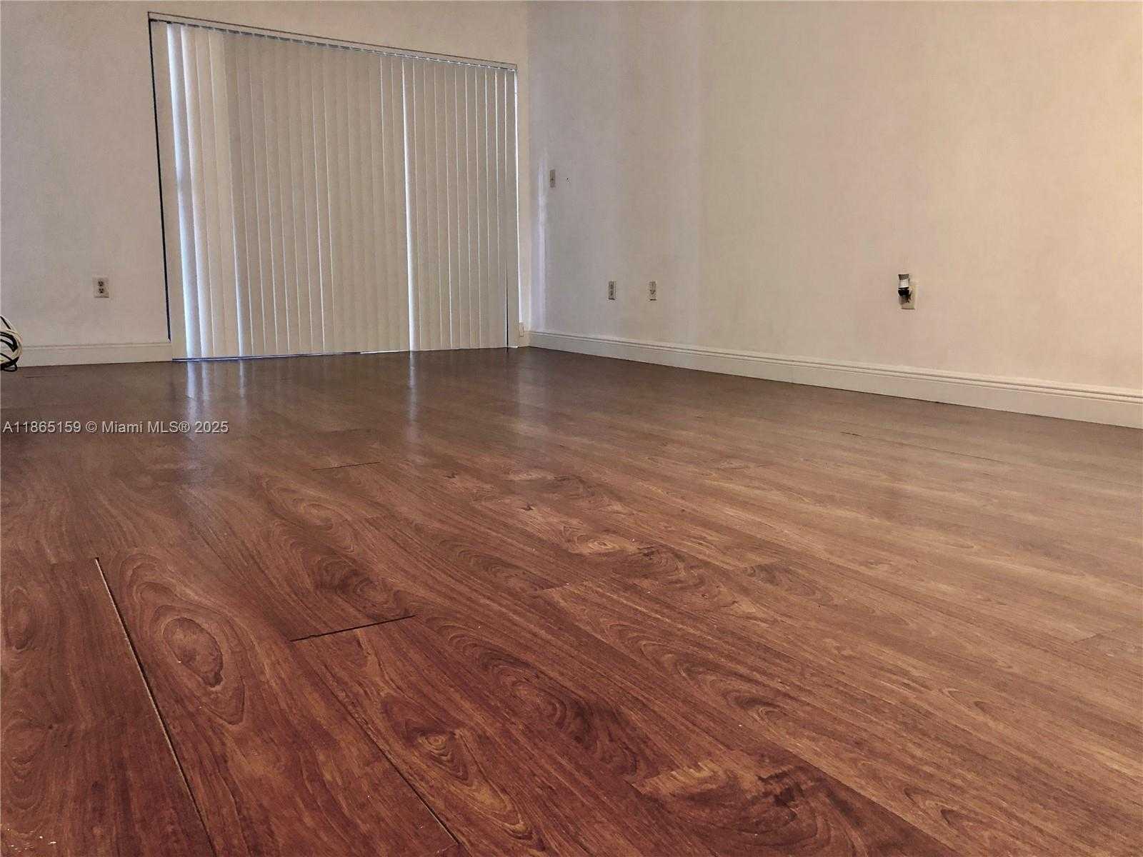 Small Image of 9429 FONTAINEBLEAU BLVD #101-33, Miami Number 6