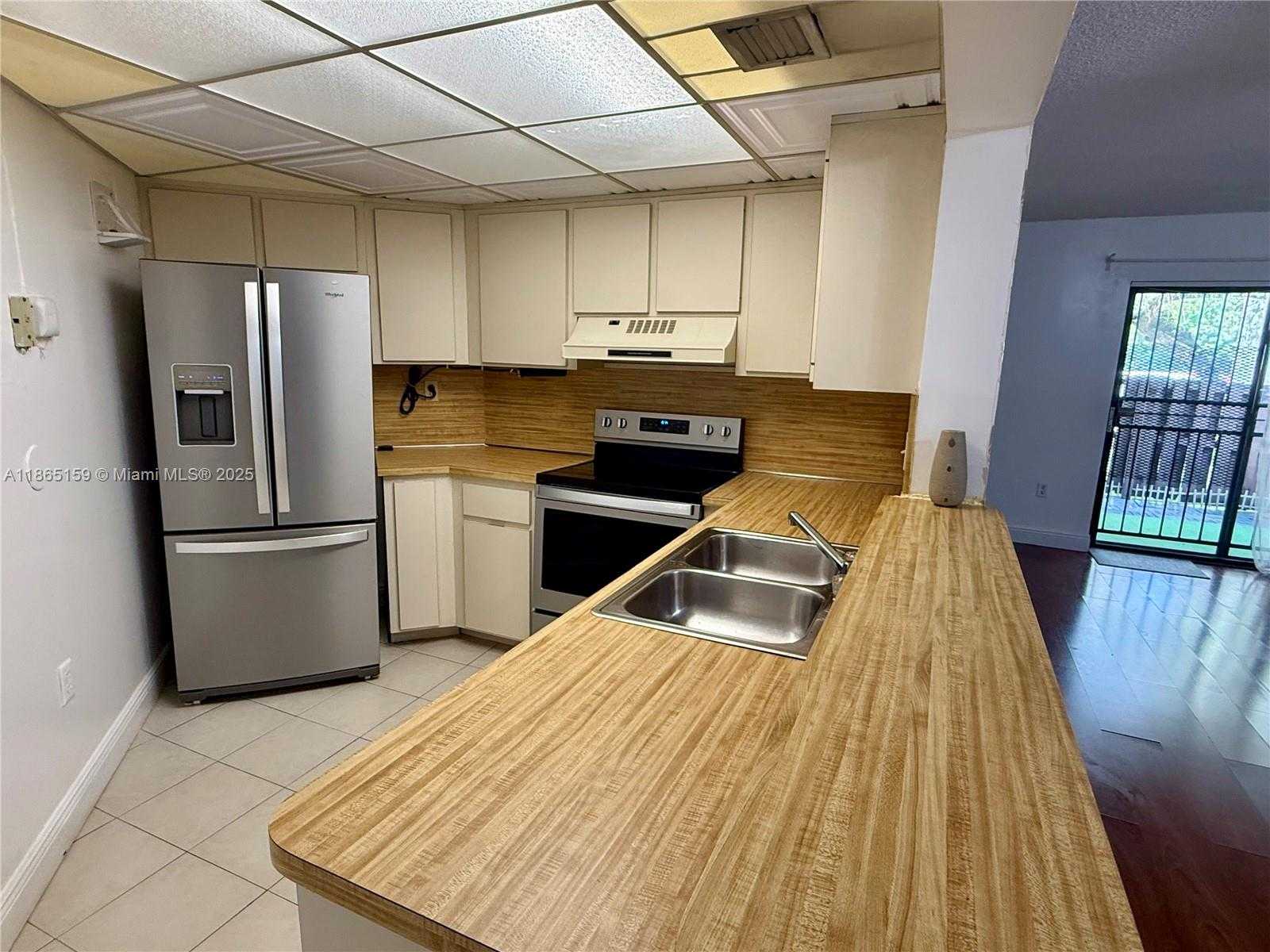 Small Image of 9429 FONTAINEBLEAU BLVD #101-33, Miami Number 7