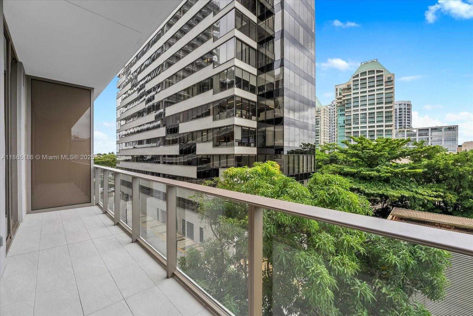 Small Image of 2678 TIGERTAIL AVE #315, Miami Number 11