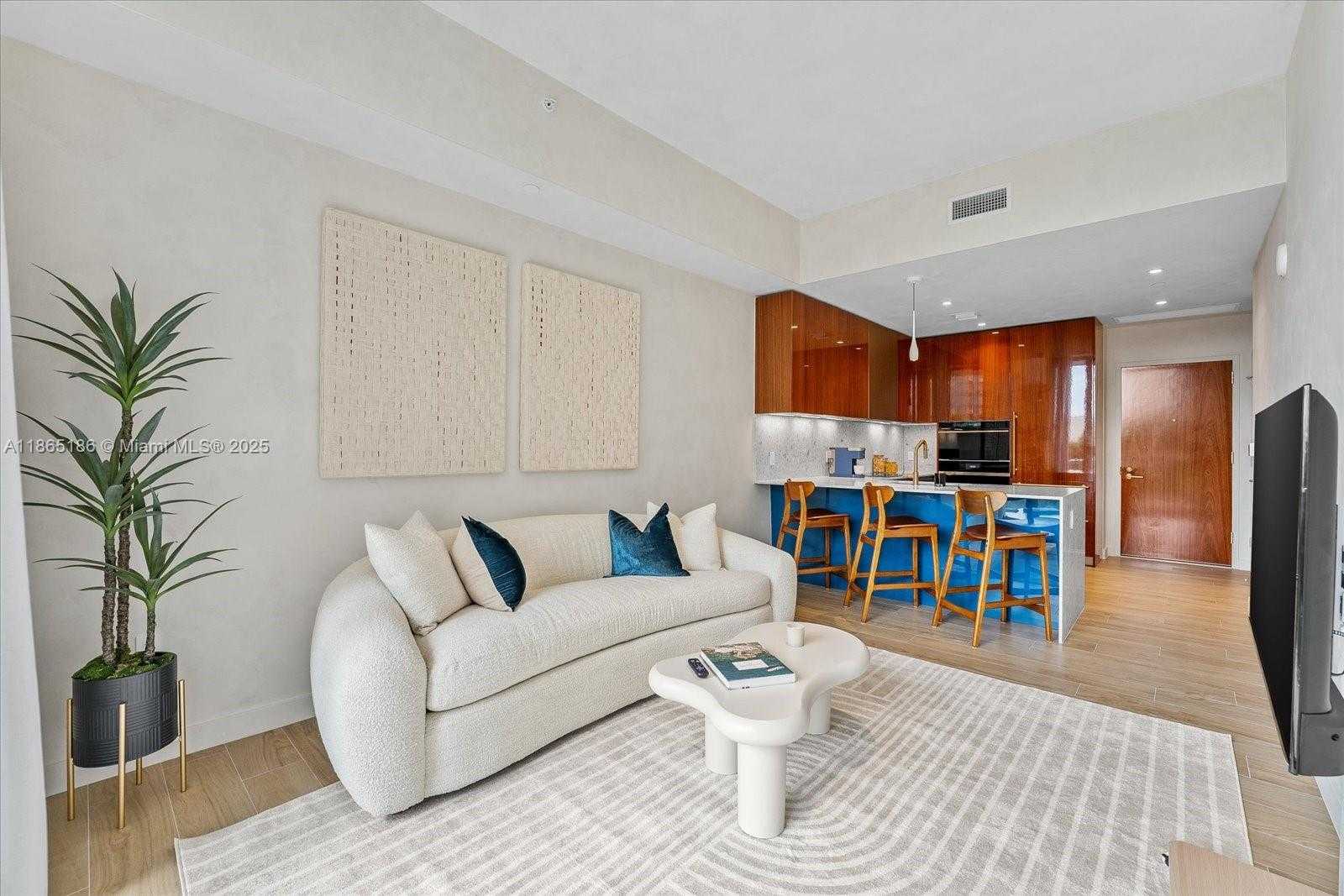 Small Image of 2678 TIGERTAIL AVE #315, Miami Number 2