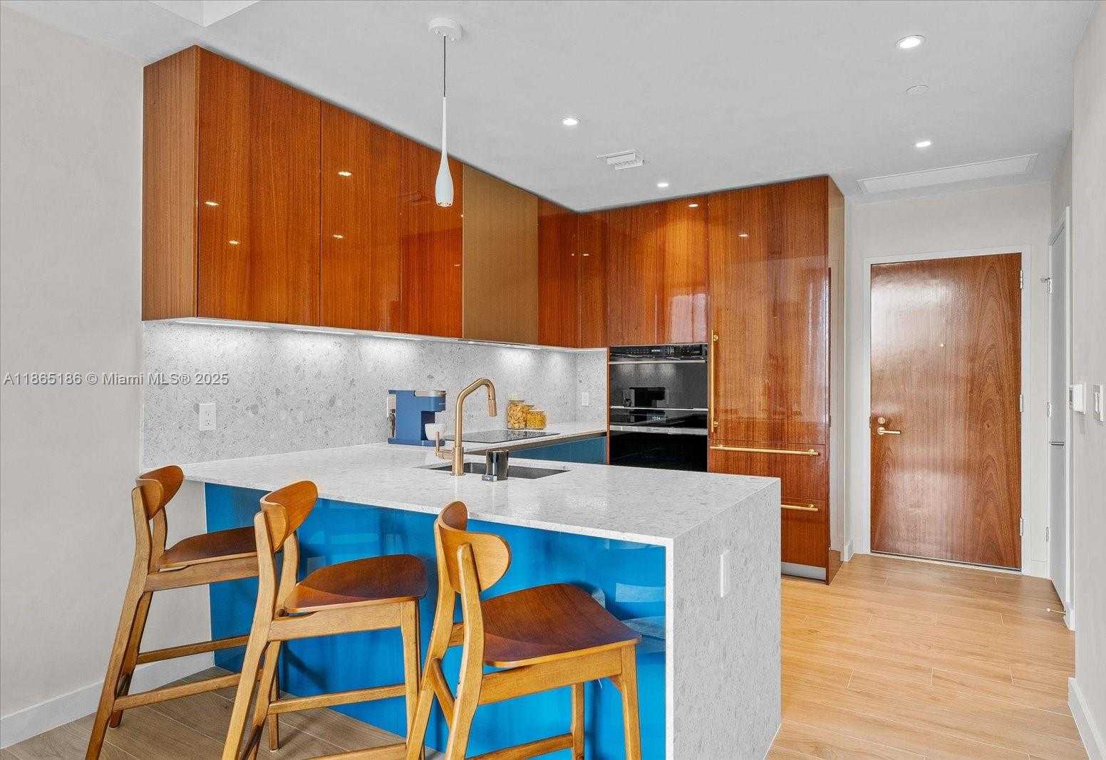 Small Image of 2678 TIGERTAIL AVE #315, Miami Number 5