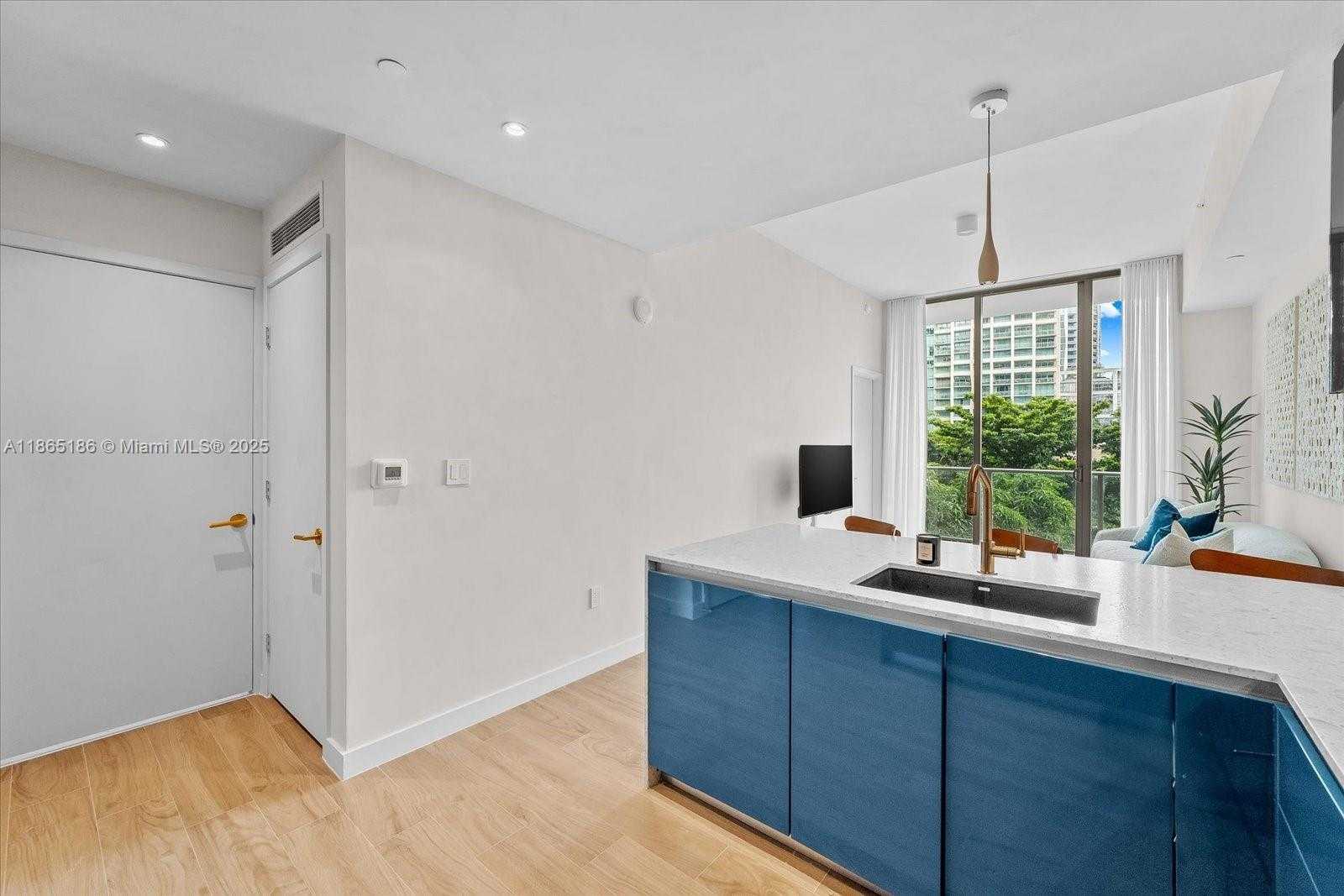 Small Image of 2678 TIGERTAIL AVE #315, Miami Number 7