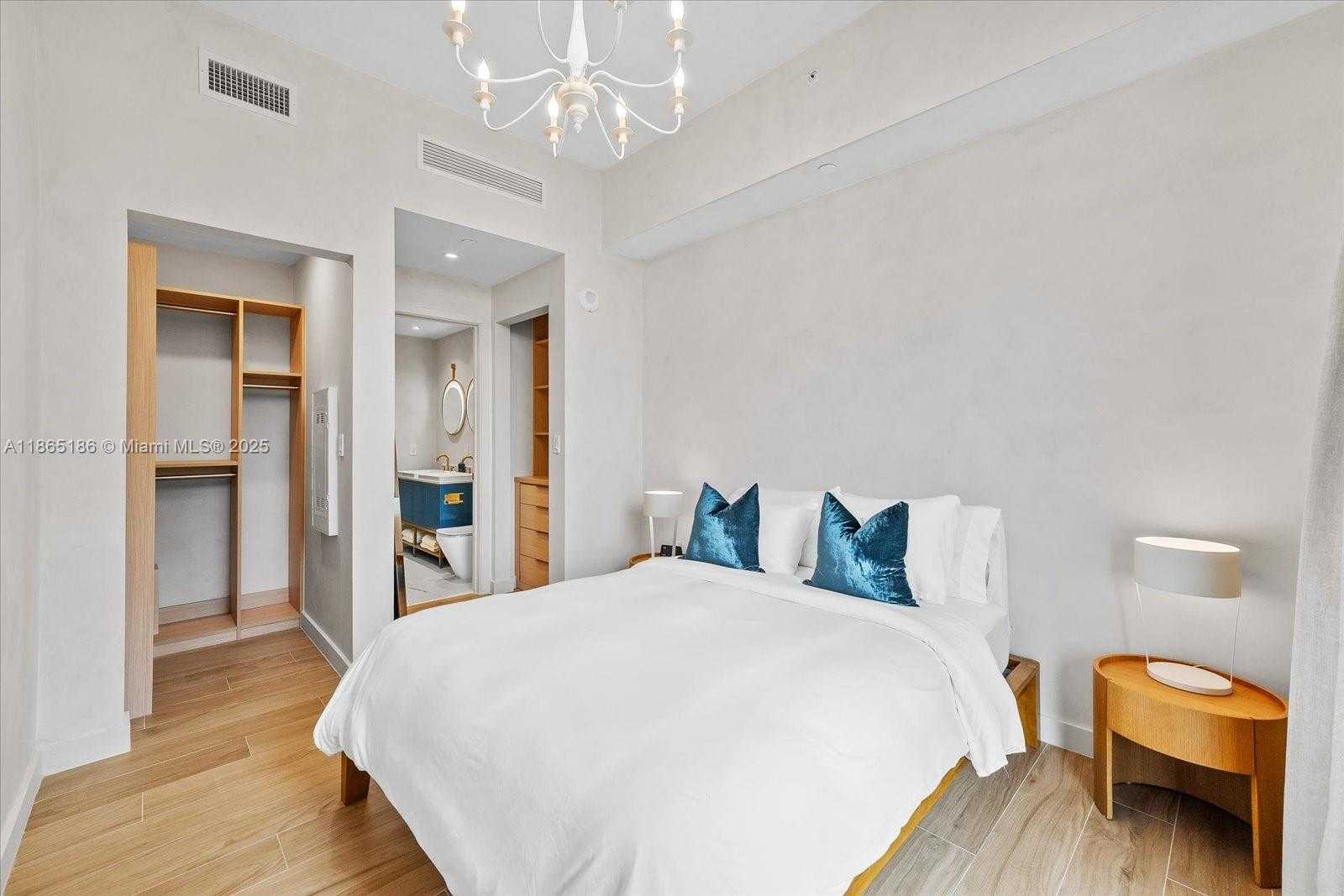 Small Image of 2678 TIGERTAIL AVE #315, Miami Number 8