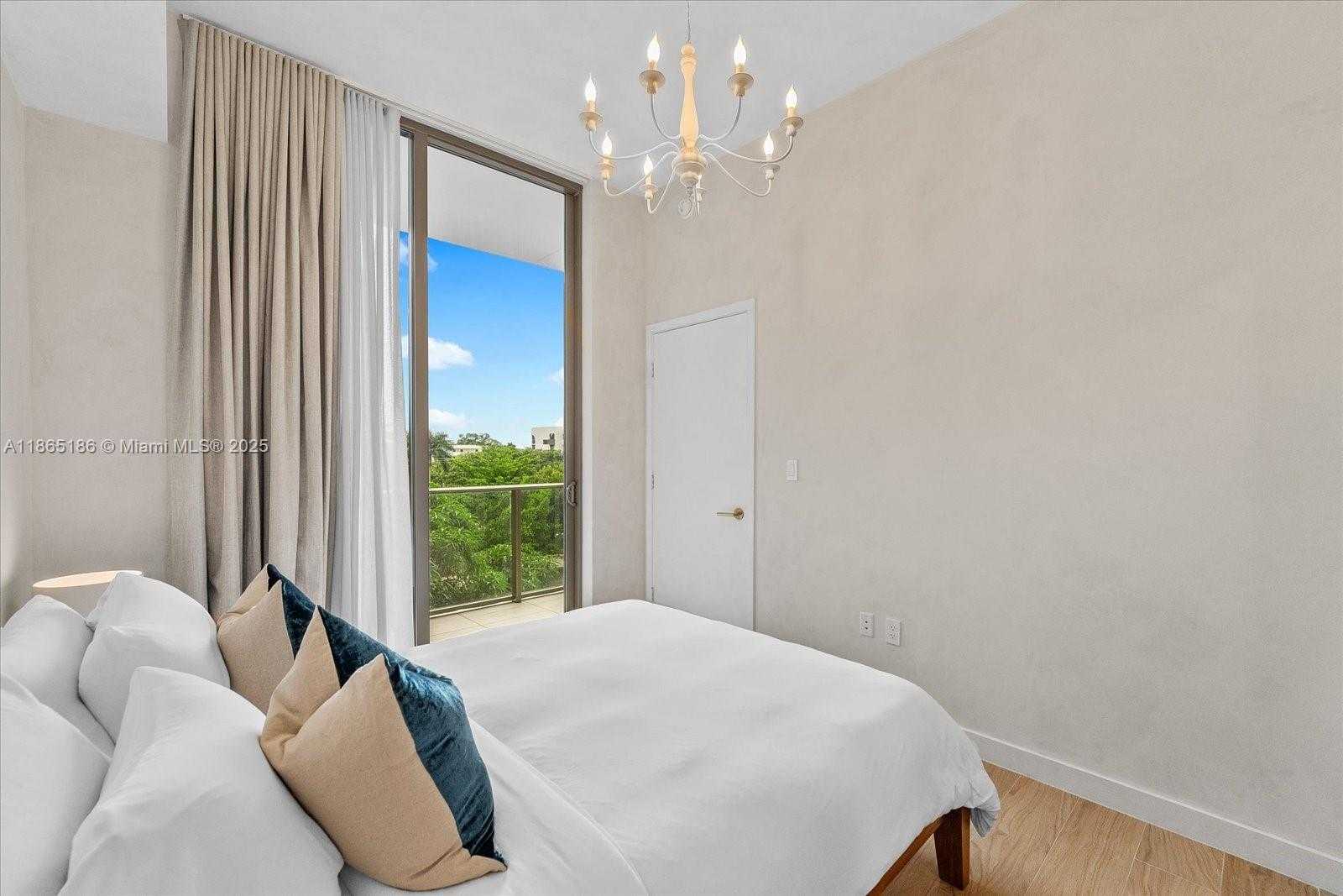 Small Image of 2678 TIGERTAIL AVE #315, Miami Number 9