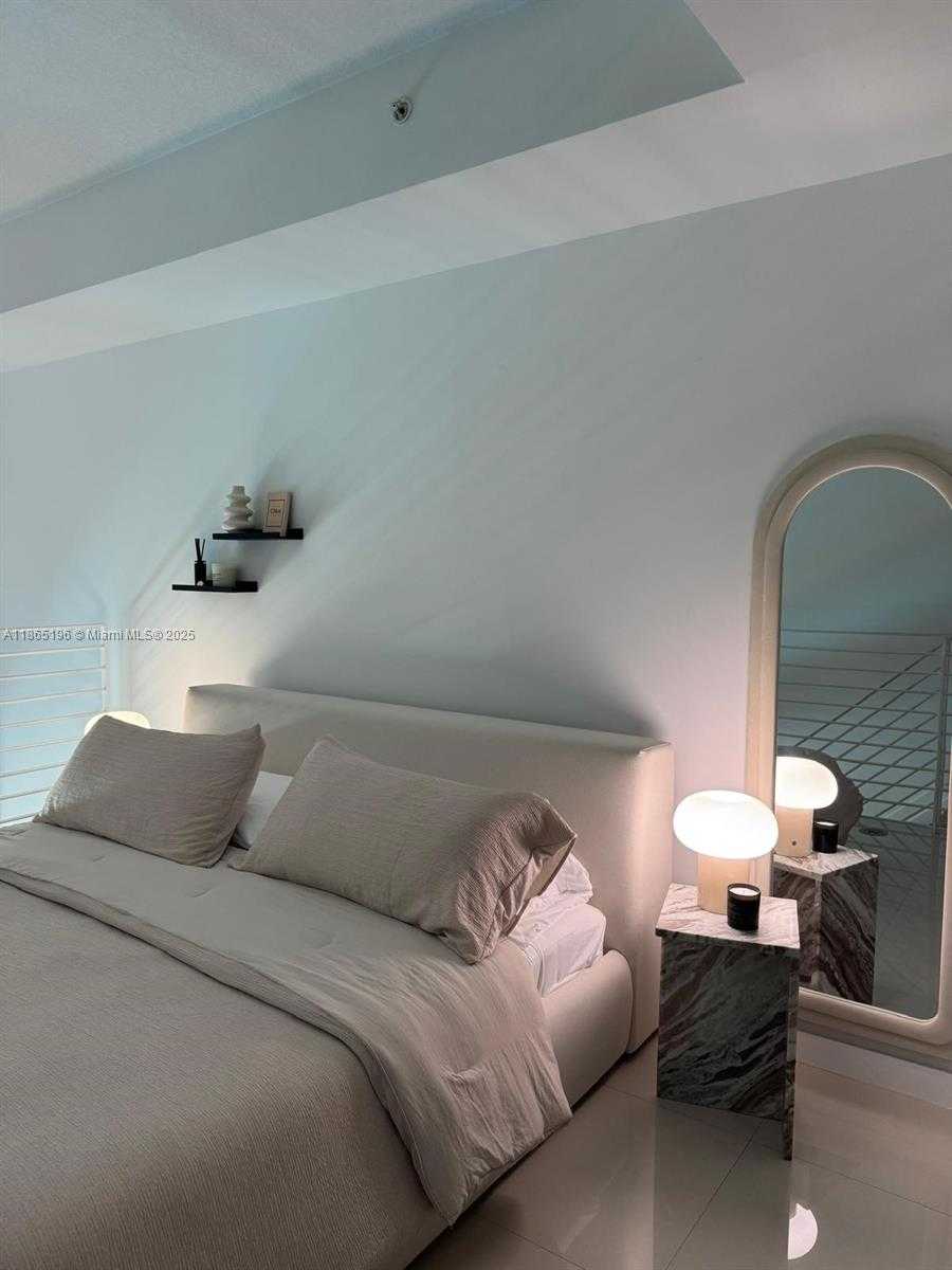 Small Image of 60 SOUTH WEST 13TH ST #1406, Miami Number 3