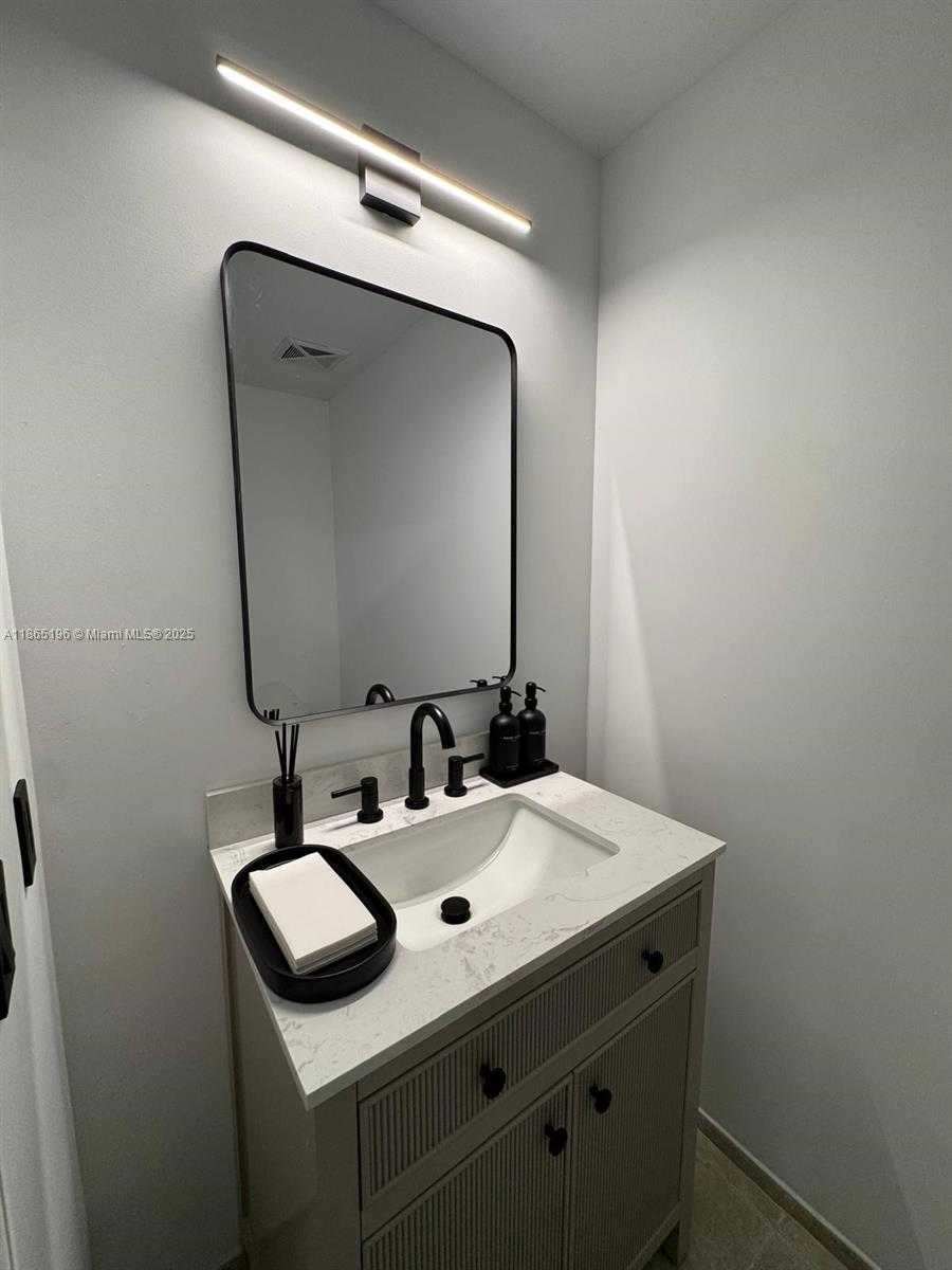 Small Image of 60 SOUTH WEST 13TH ST #1406, Miami Number 4