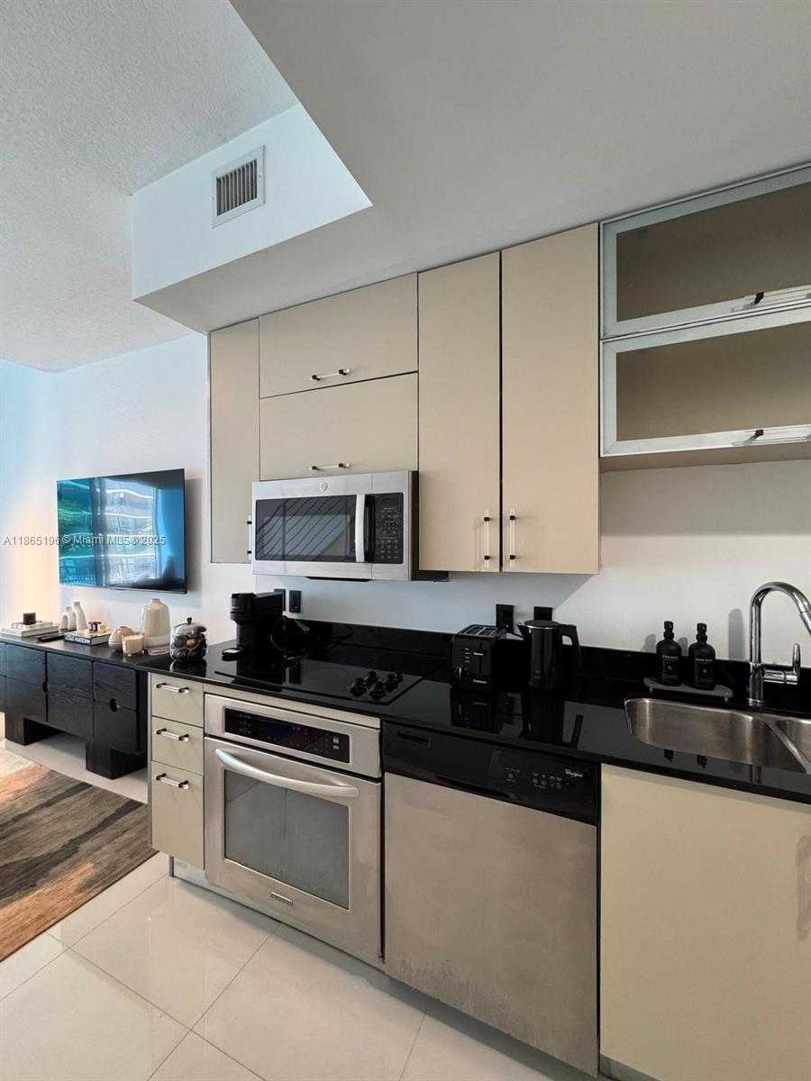 Small Image of 60 SOUTH WEST 13TH ST #1406, Miami Number 5