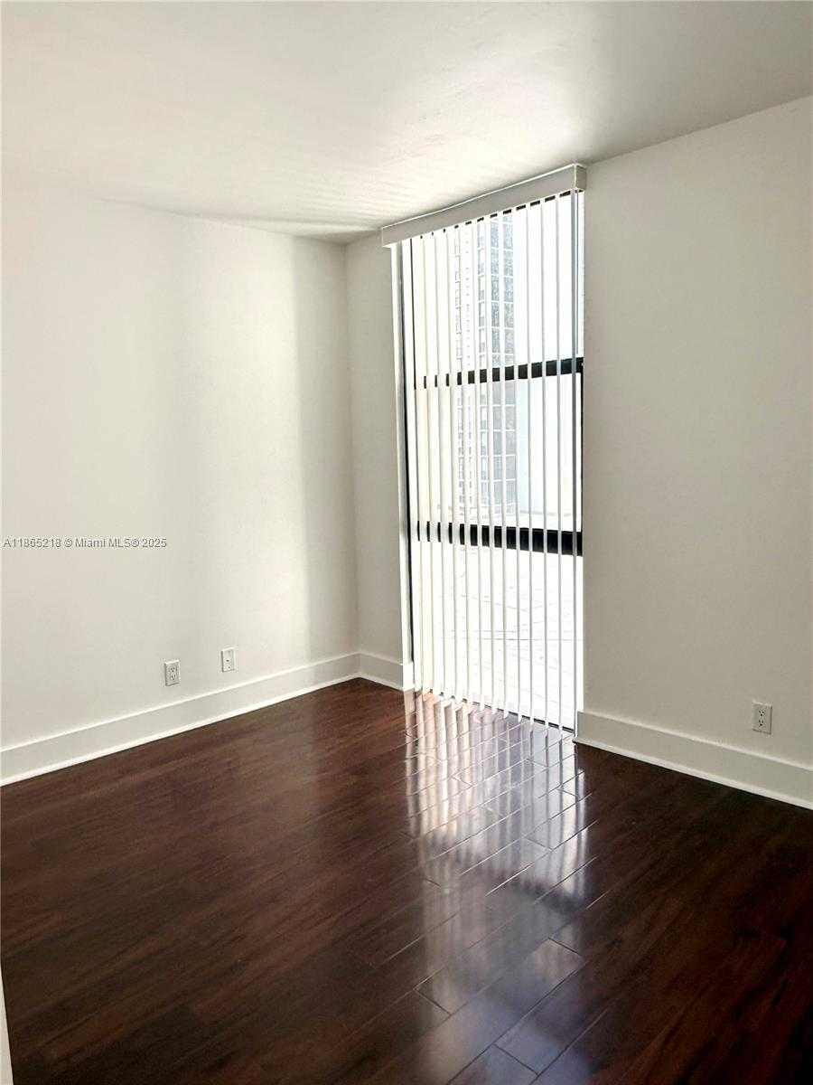 Small Image of 20335 E Country Club Dr, Aventura, FL 33180, USA Number 13