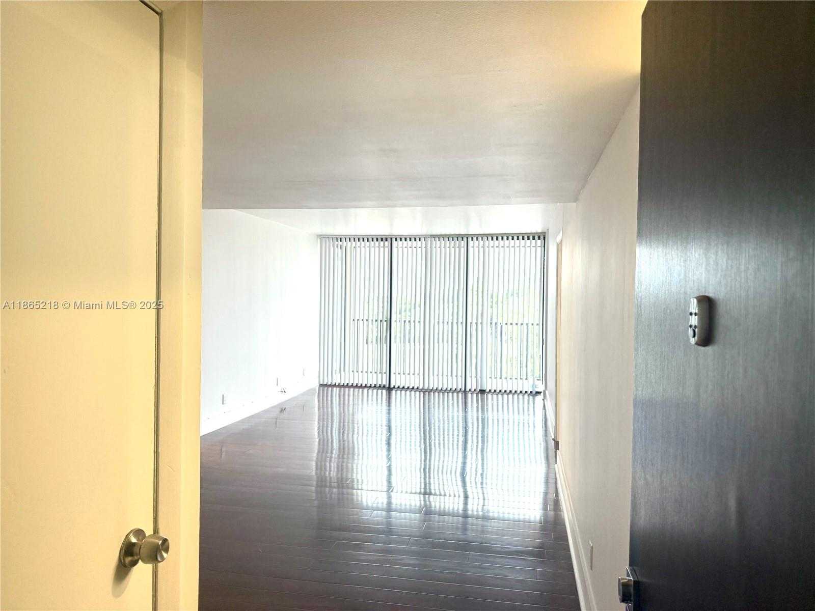 Small Image of 20335 E Country Club Dr, Aventura, FL 33180, USA Number 9