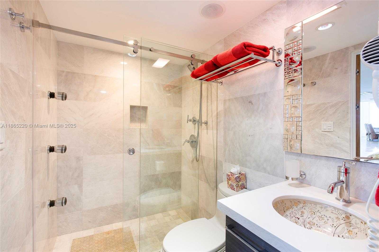 Small Image of 5445 COLLINS AVE #P2, Miami Beach Number 15