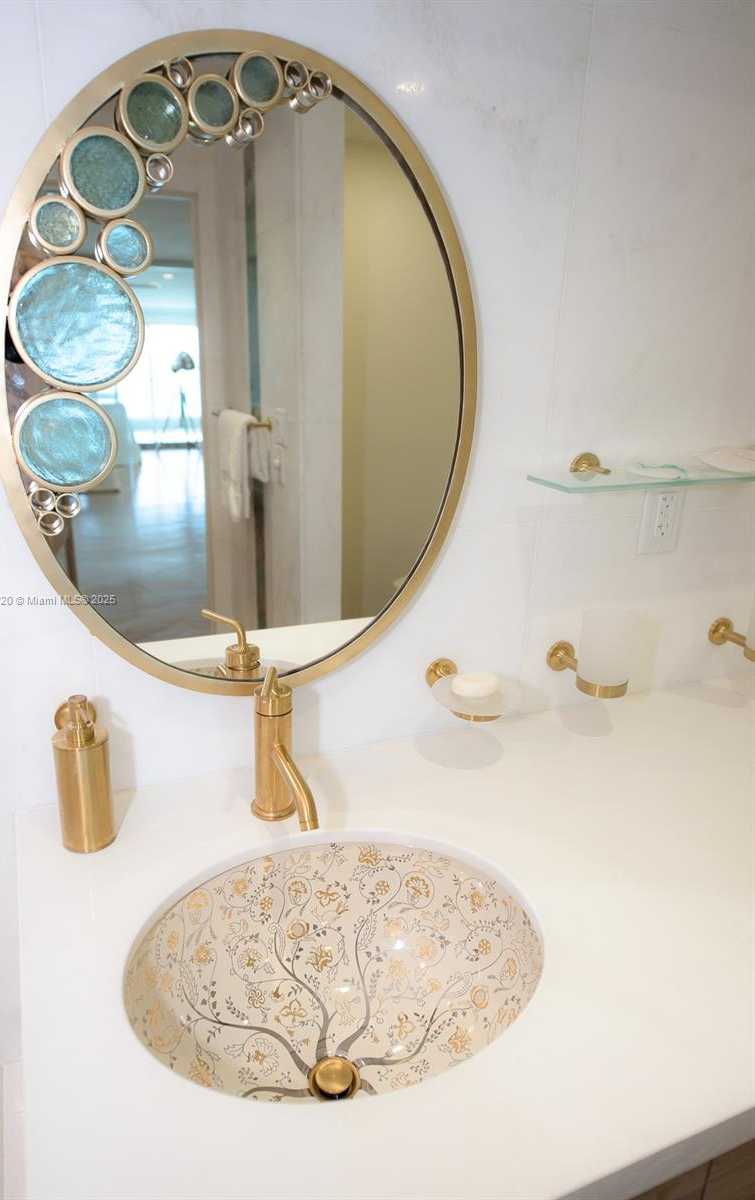 Small Image of 5445 COLLINS AVE #P2, Miami Beach Number 21
