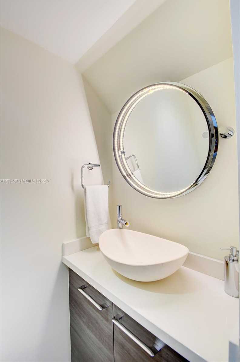Small Image of 5445 COLLINS AVE #P2, Miami Beach Number 22