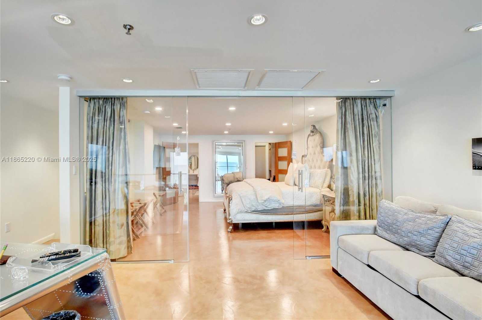 Small Image of 5445 COLLINS AVE #P2, Miami Beach Number 23