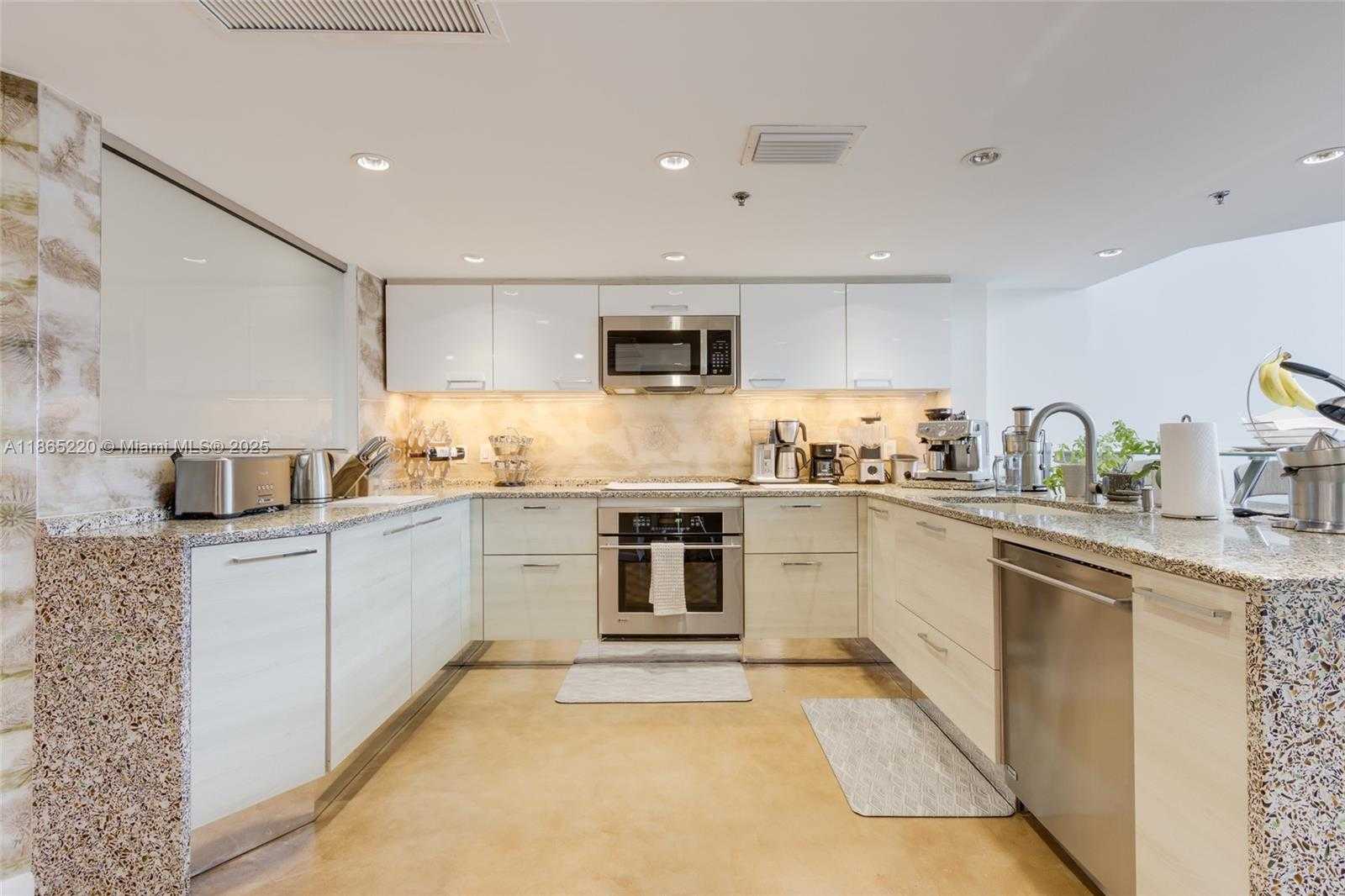 Small Image of 5445 COLLINS AVE #P2, Miami Beach Number 47