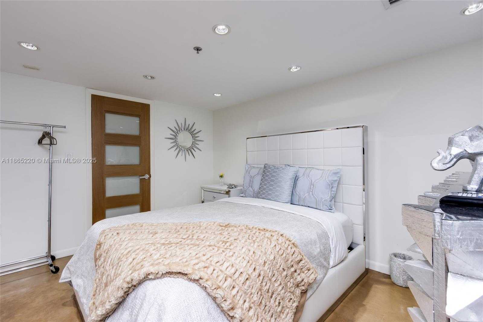 Small Image of 5445 COLLINS AVE #P2, Miami Beach Number 48