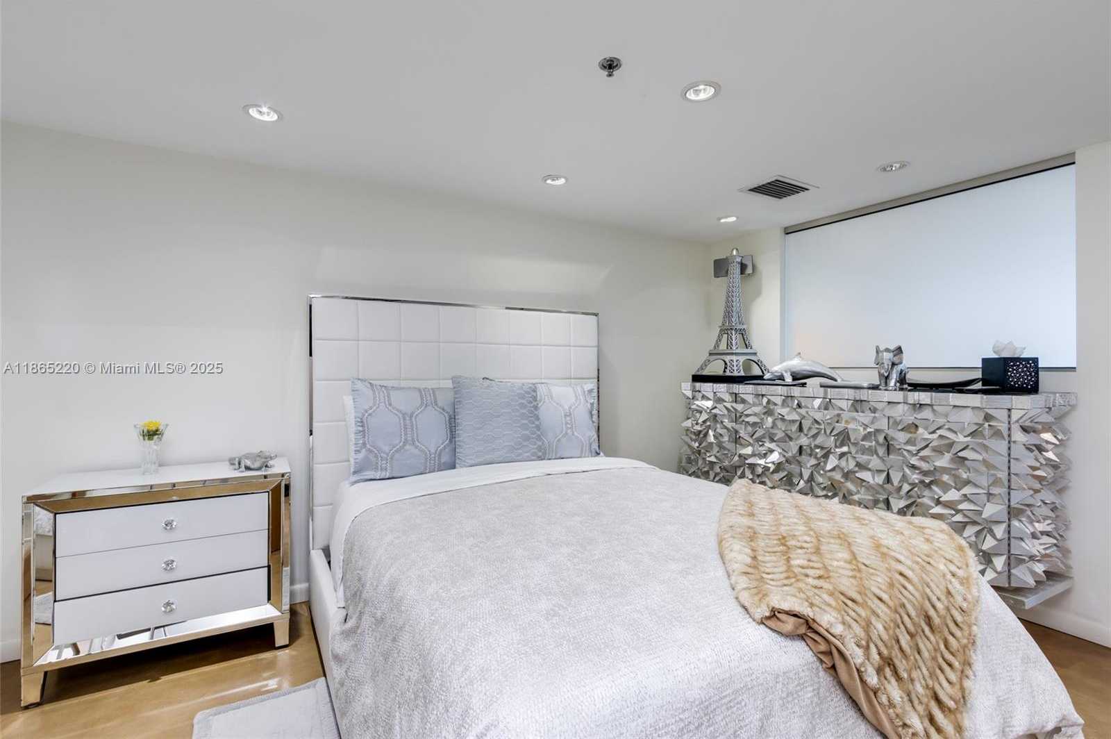 Small Image of 5445 COLLINS AVE #P2, Miami Beach Number 50
