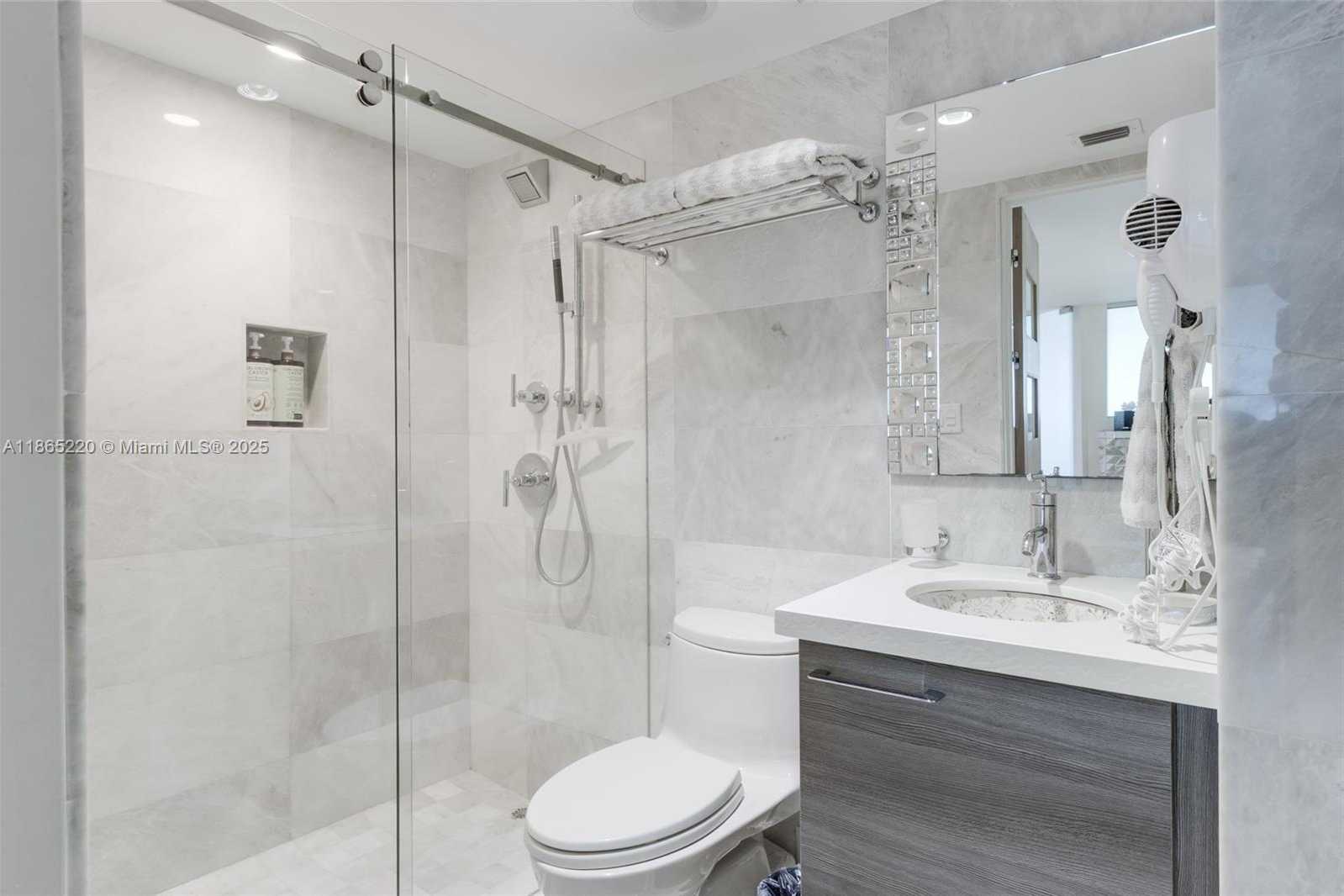 Small Image of 5445 COLLINS AVE #P2, Miami Beach Number 52