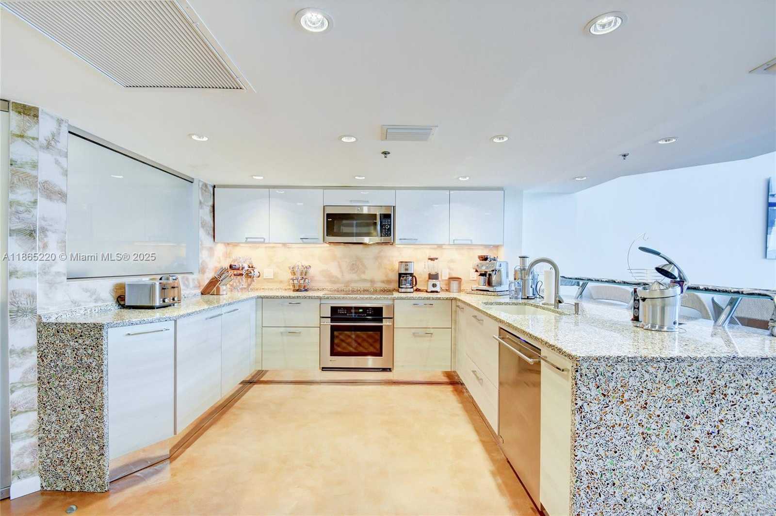 Small Image of 5445 COLLINS AVE #P2, Miami Beach Number 6
