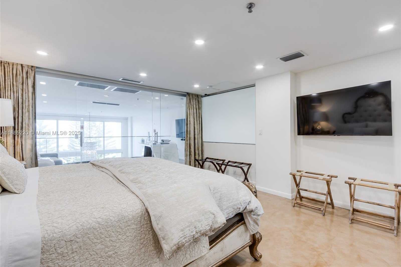 Small Image of 5445 COLLINS AVE #P2, Miami Beach Number 60