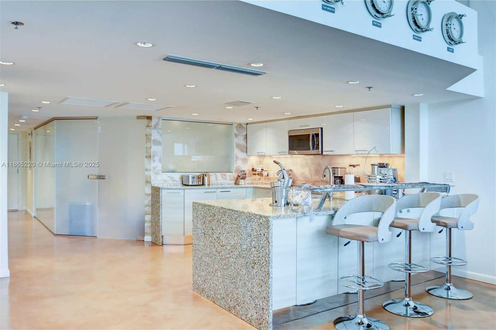 Small Image of 5445 COLLINS AVE #P2, Miami Beach Number 7