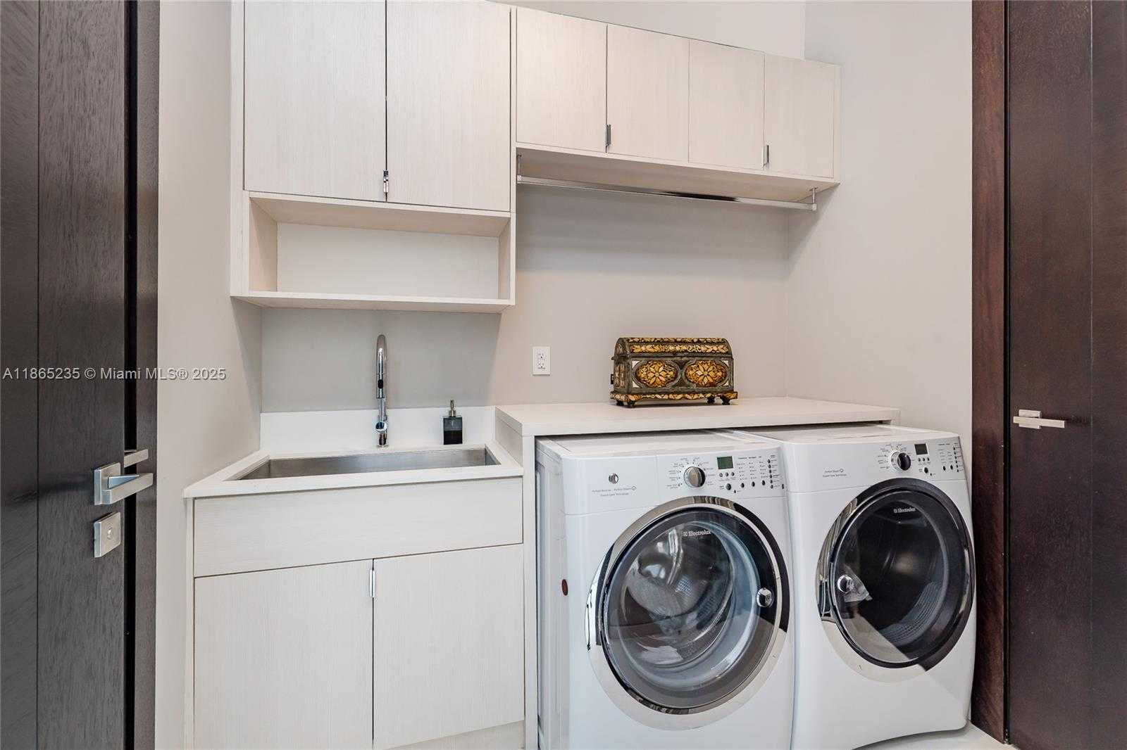 Small Image of 2669 SOUTH BAYSHORE DR #PH1-N, Coconut Grove Number 38