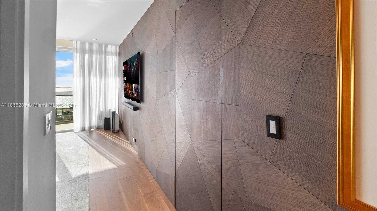 Small Image of 19707 TURNBERRY WAY #TS-3, Aventura Number 33