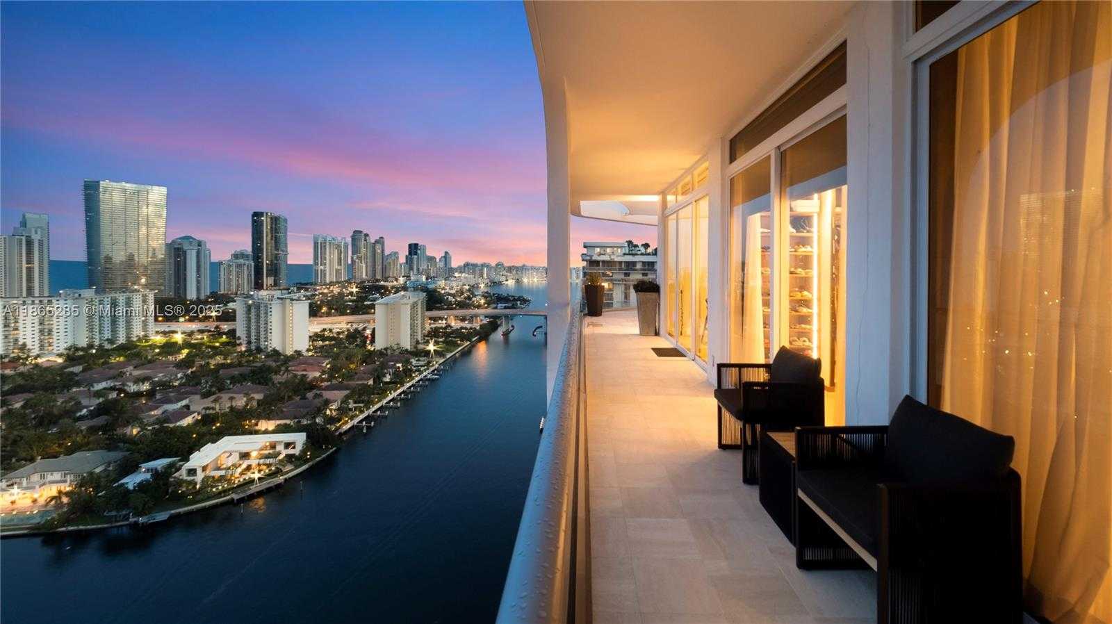 Small Image of 19707 TURNBERRY WAY #TS-3, Aventura Number 4
