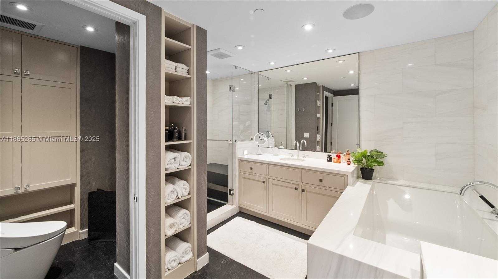 Small Image of 19707 TURNBERRY WAY #TS-3, Aventura Number 40