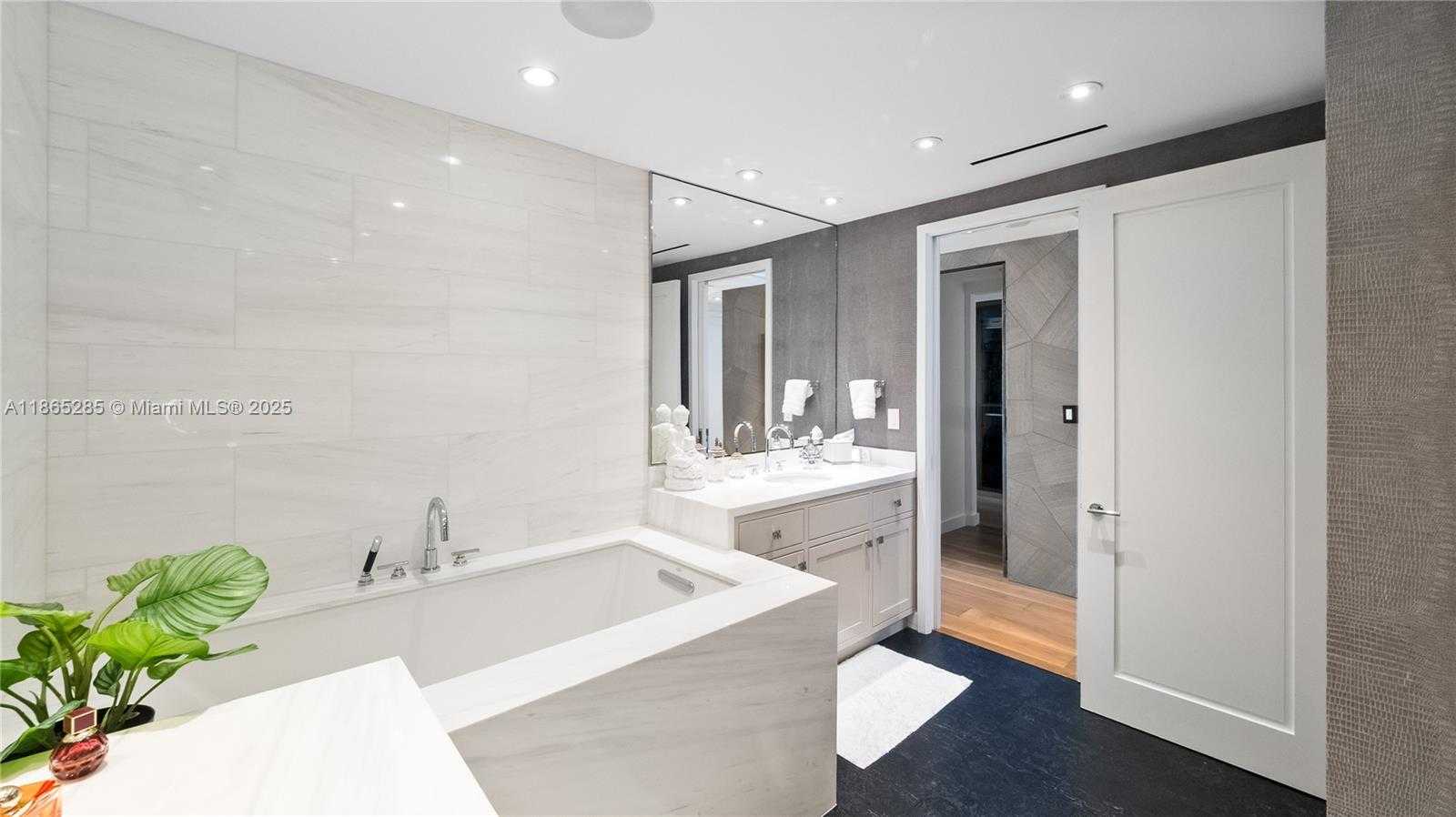 Small Image of 19707 TURNBERRY WAY #TS-3, Aventura Number 42