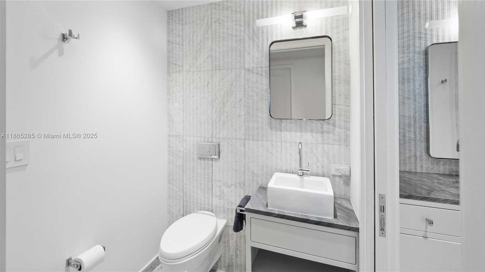 Small Image of 19707 TURNBERRY WAY #TS-3, Aventura Number 47