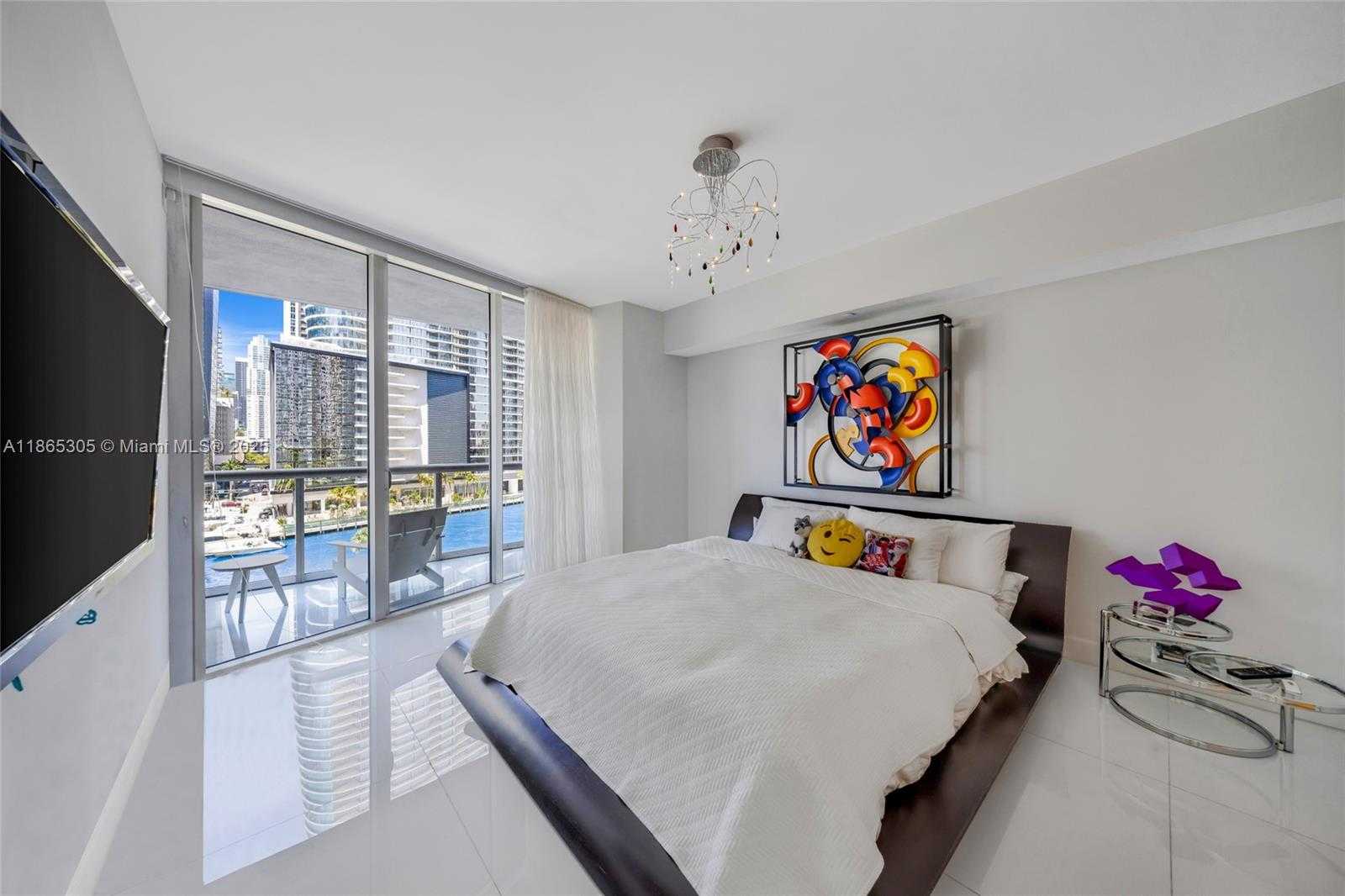 Small Image of 475 BRICKELL AVE #712-714, Miami Number 18