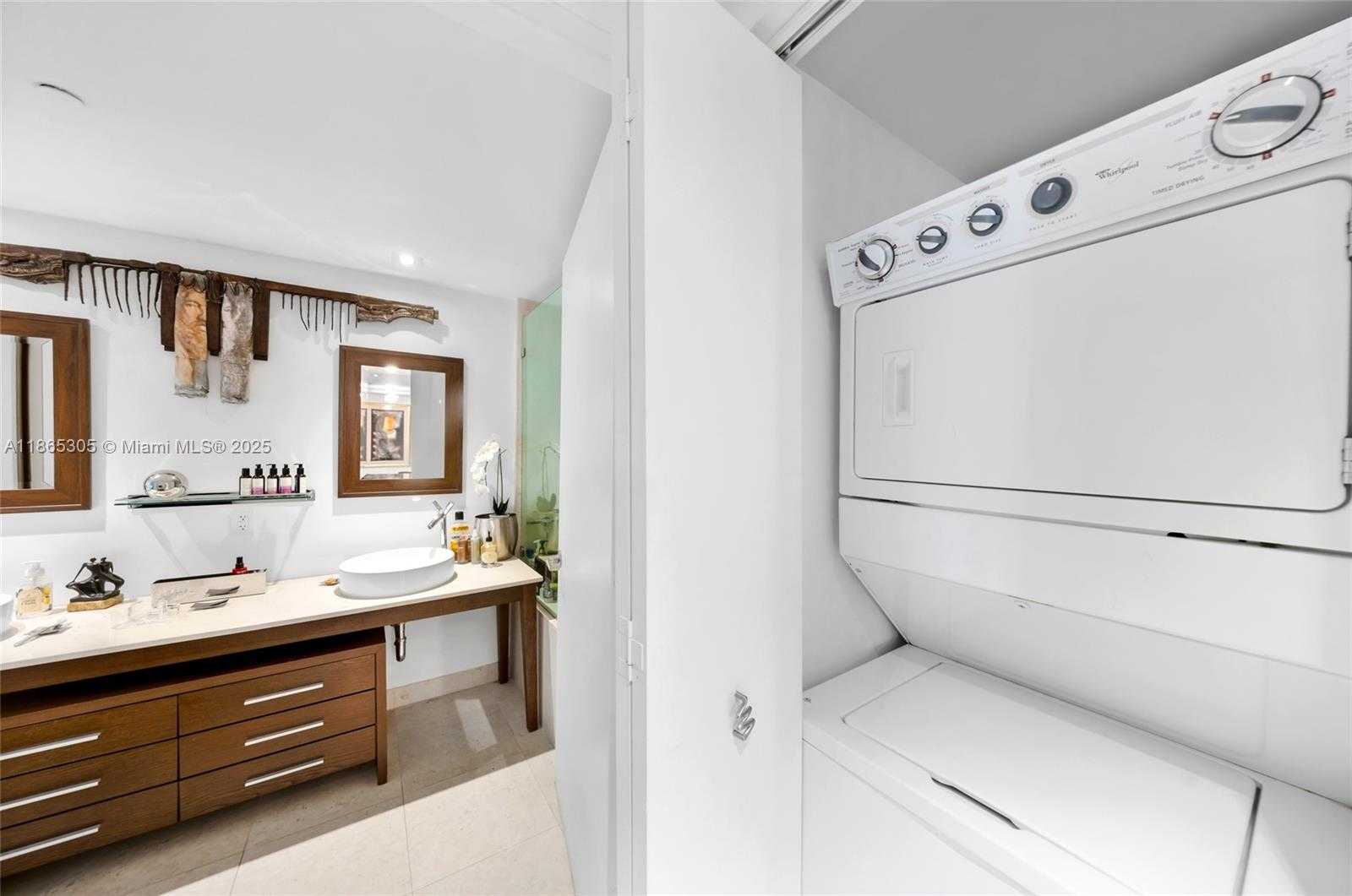 Small Image of 475 BRICKELL AVE #712-714, Miami Number 21