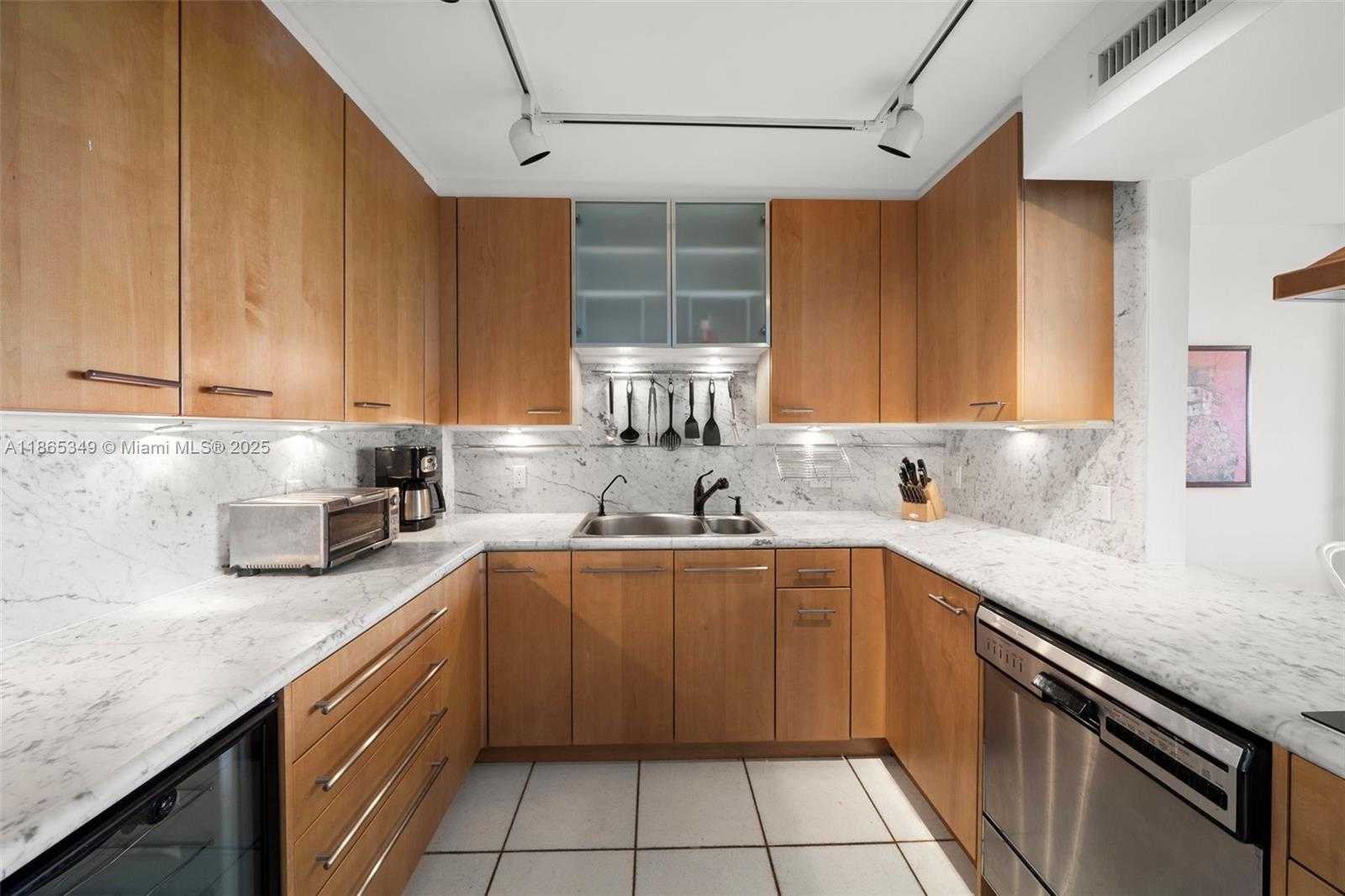 Small Image of 155 OCEAN LANE DR #1104, Key Biscayne Number 11