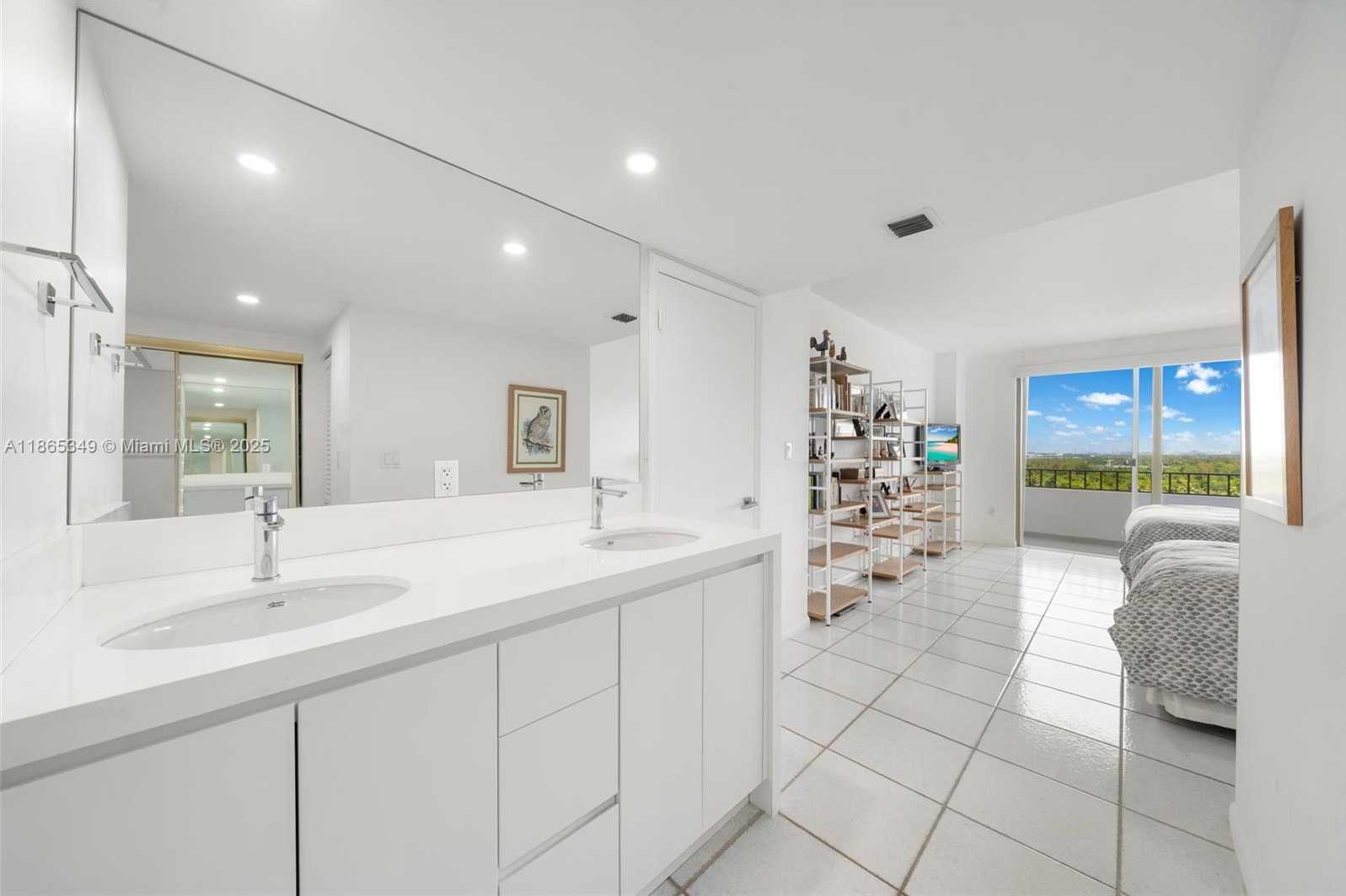 Small Image of 155 OCEAN LANE DR #1104, Key Biscayne Number 19