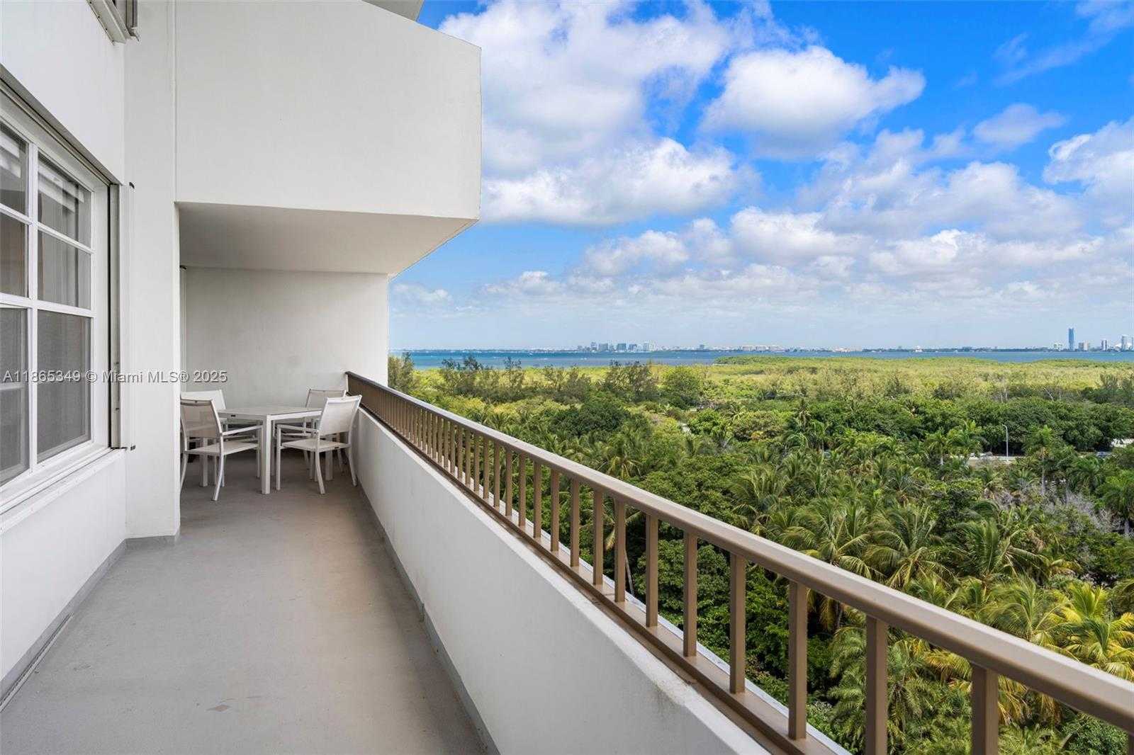 Small Image of 155 OCEAN LANE DR #1104, Key Biscayne Number 2