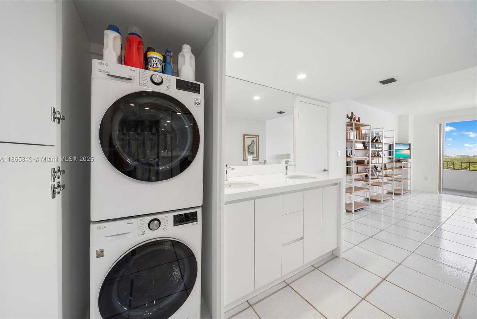 Small Image of 155 OCEAN LANE DR #1104, Key Biscayne Number 24
