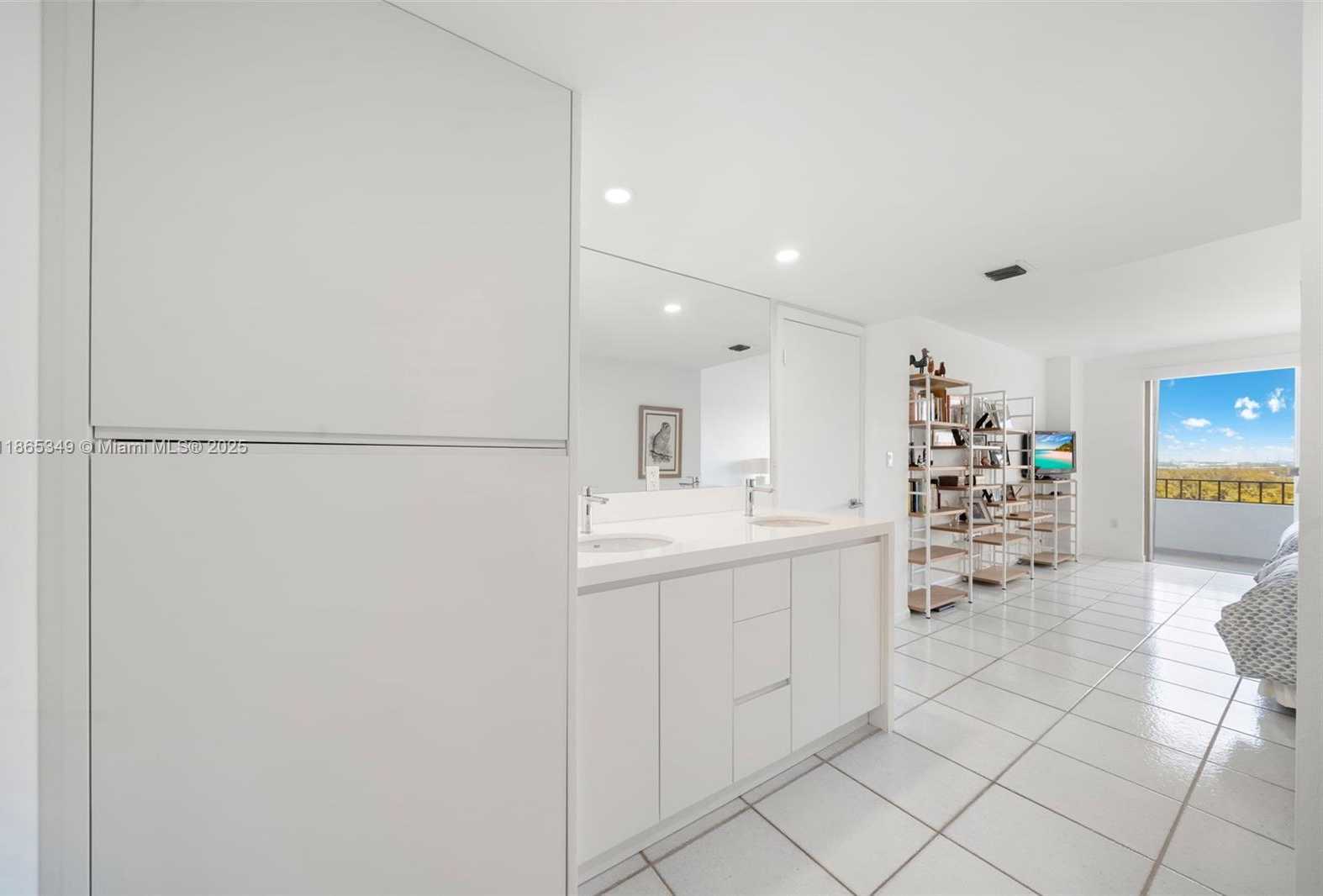 Small Image of 155 OCEAN LANE DR #1104, Key Biscayne Number 25