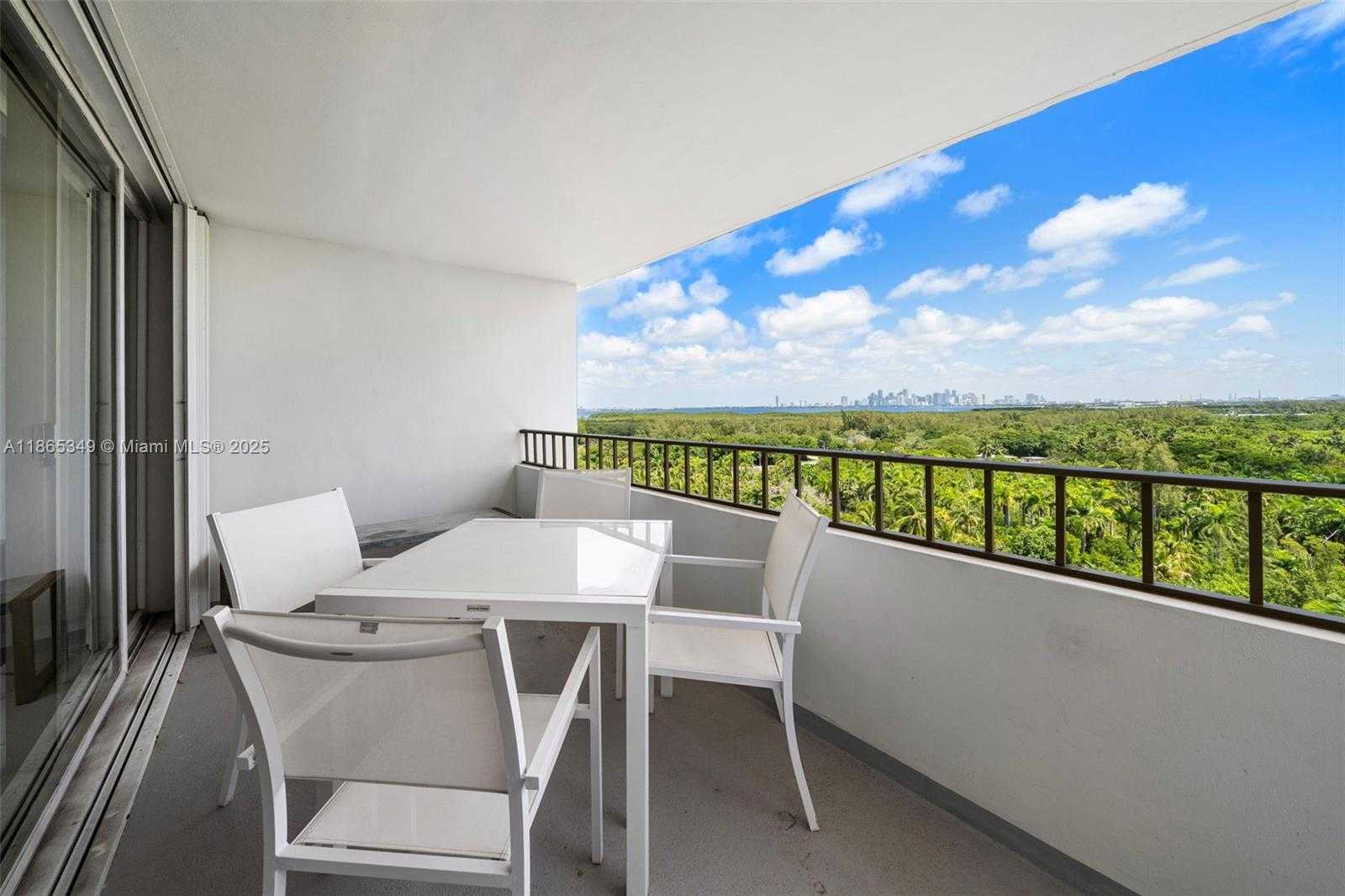 Small Image of 155 OCEAN LANE DR #1104, Key Biscayne Number 4