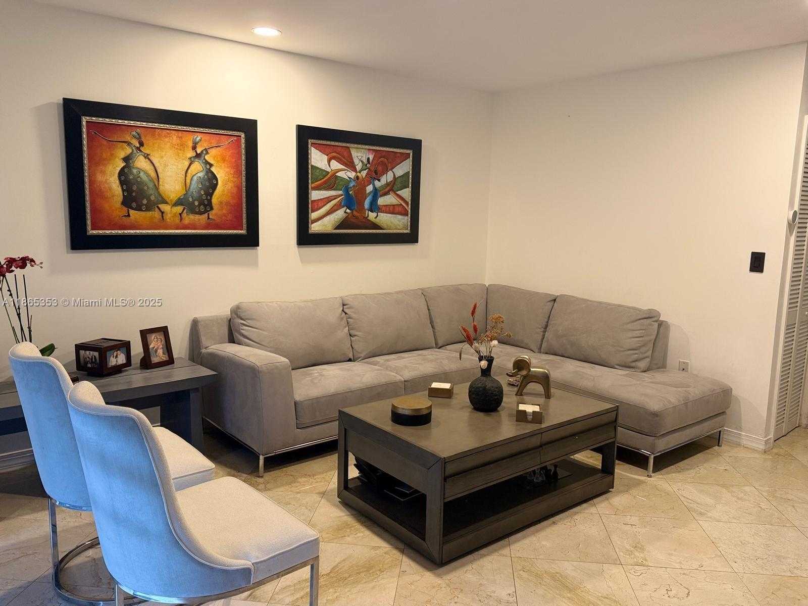 Small Image of 233 EAST FOREST OAK CIR, Davie Number 2