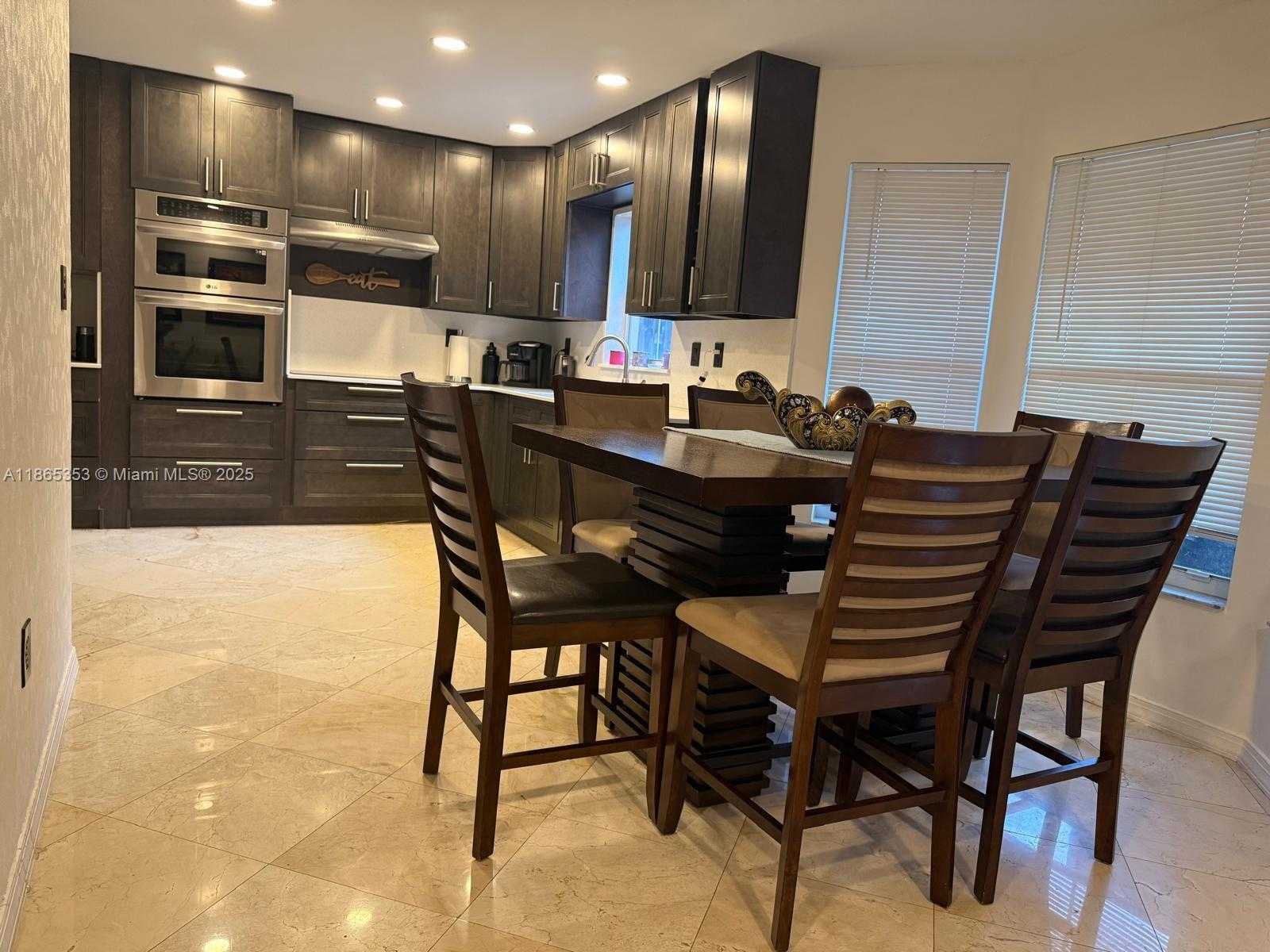 Small Image of 233 EAST FOREST OAK CIR, Davie Number 3