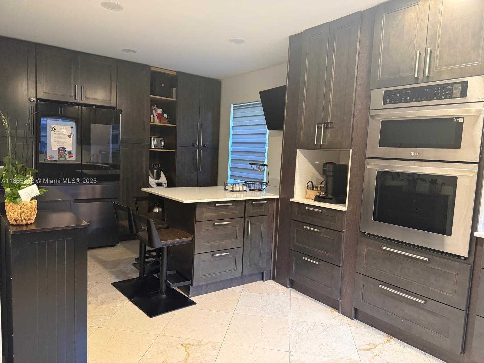 Small Image of 233 EAST FOREST OAK CIR, Davie Number 5